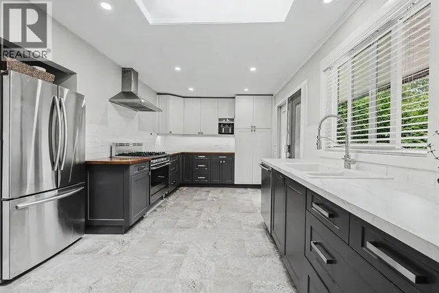 1102 GRANDVIEW ROAD, Gibsons 3