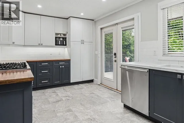 1102 GRANDVIEW ROAD, Gibsons 5
