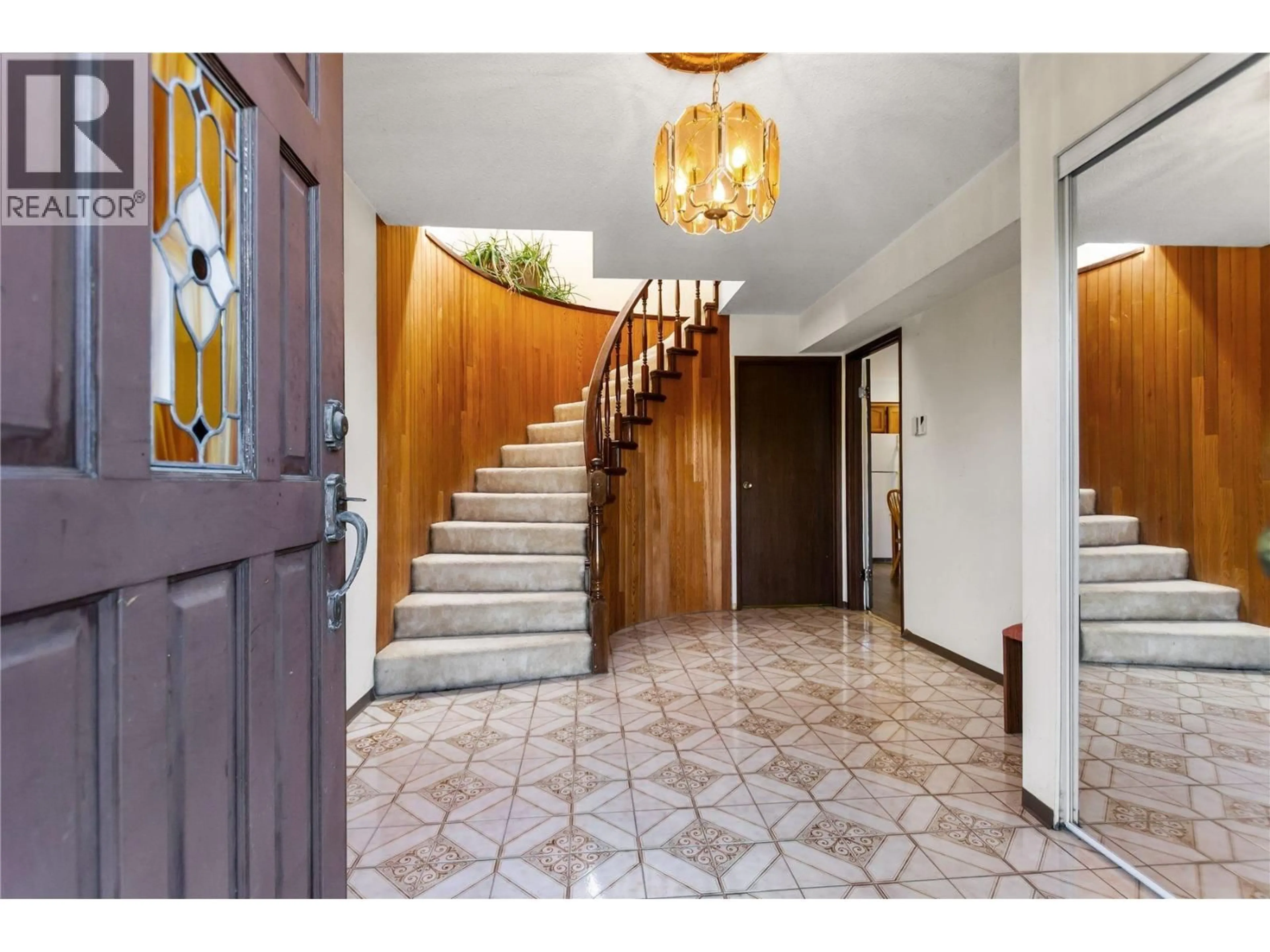 Indoor foyer for 2986 3RD AVENUE, Vancouver British Columbia V5M1H8