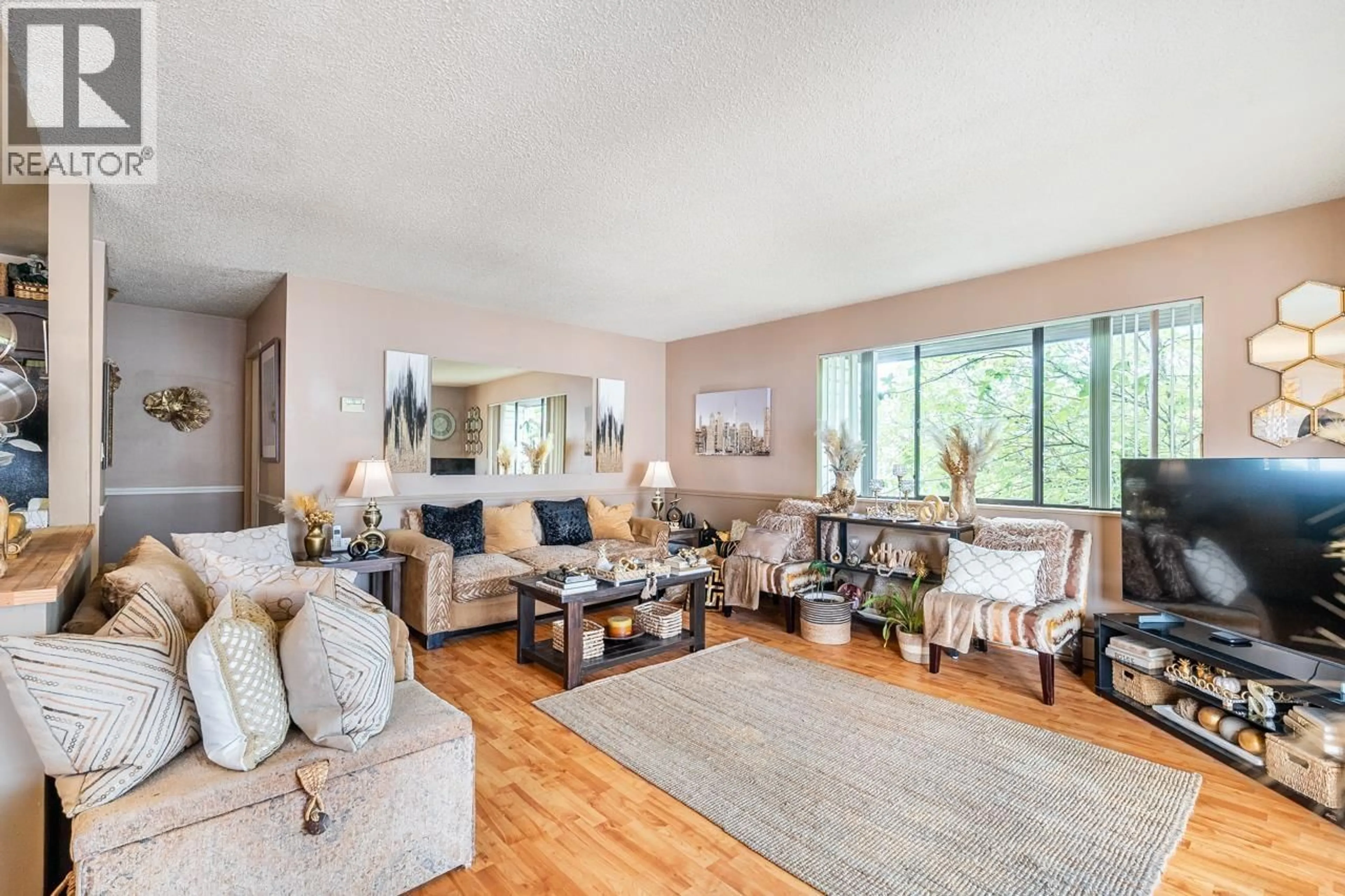Living room with furniture, unknown for 314 - 12170 222ND STREET, Maple Ridge British Columbia V2X8H1