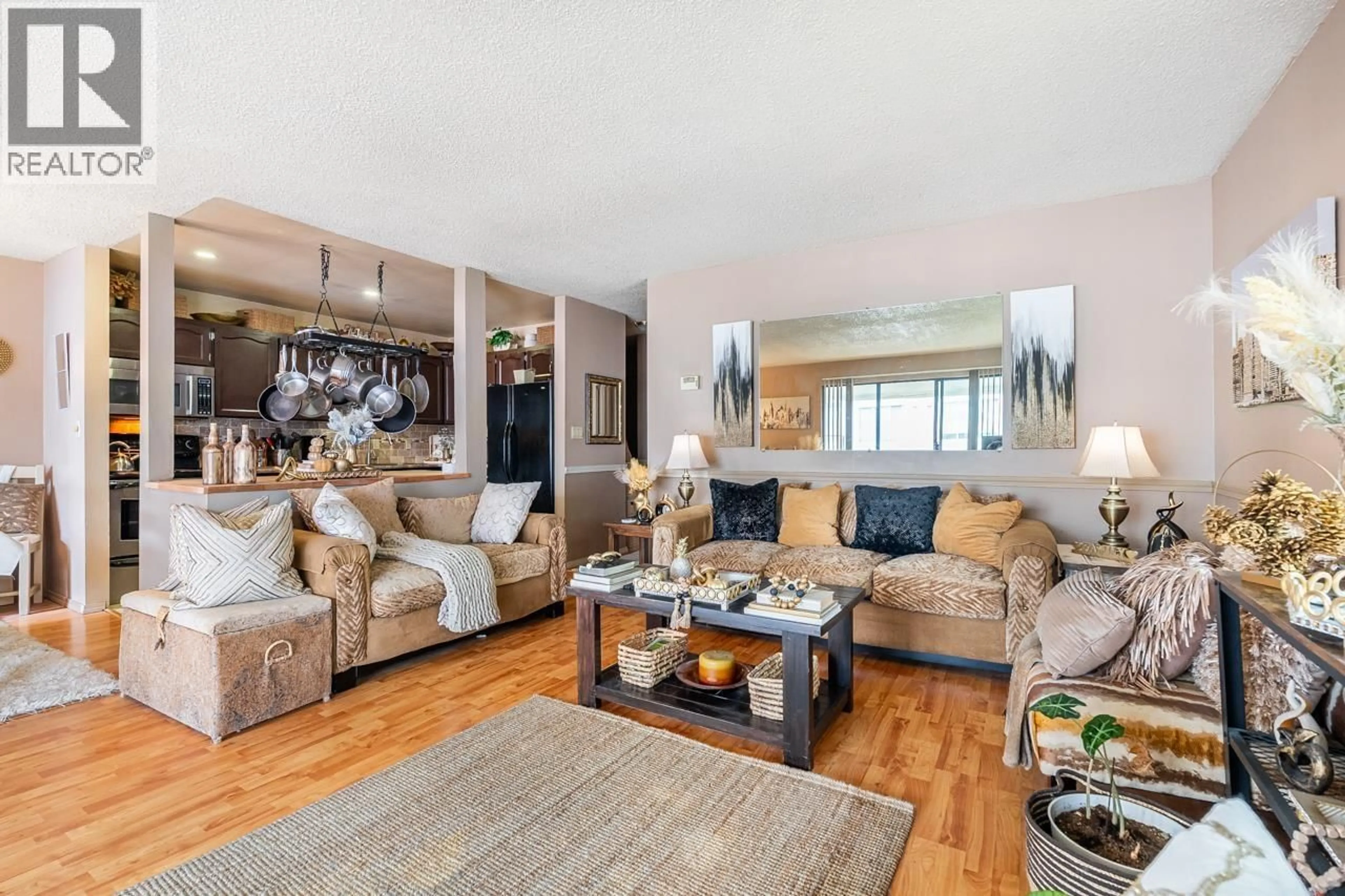 Living room with furniture, wood/laminate floor for 314 - 12170 222ND STREET, Maple Ridge British Columbia V2X8H1