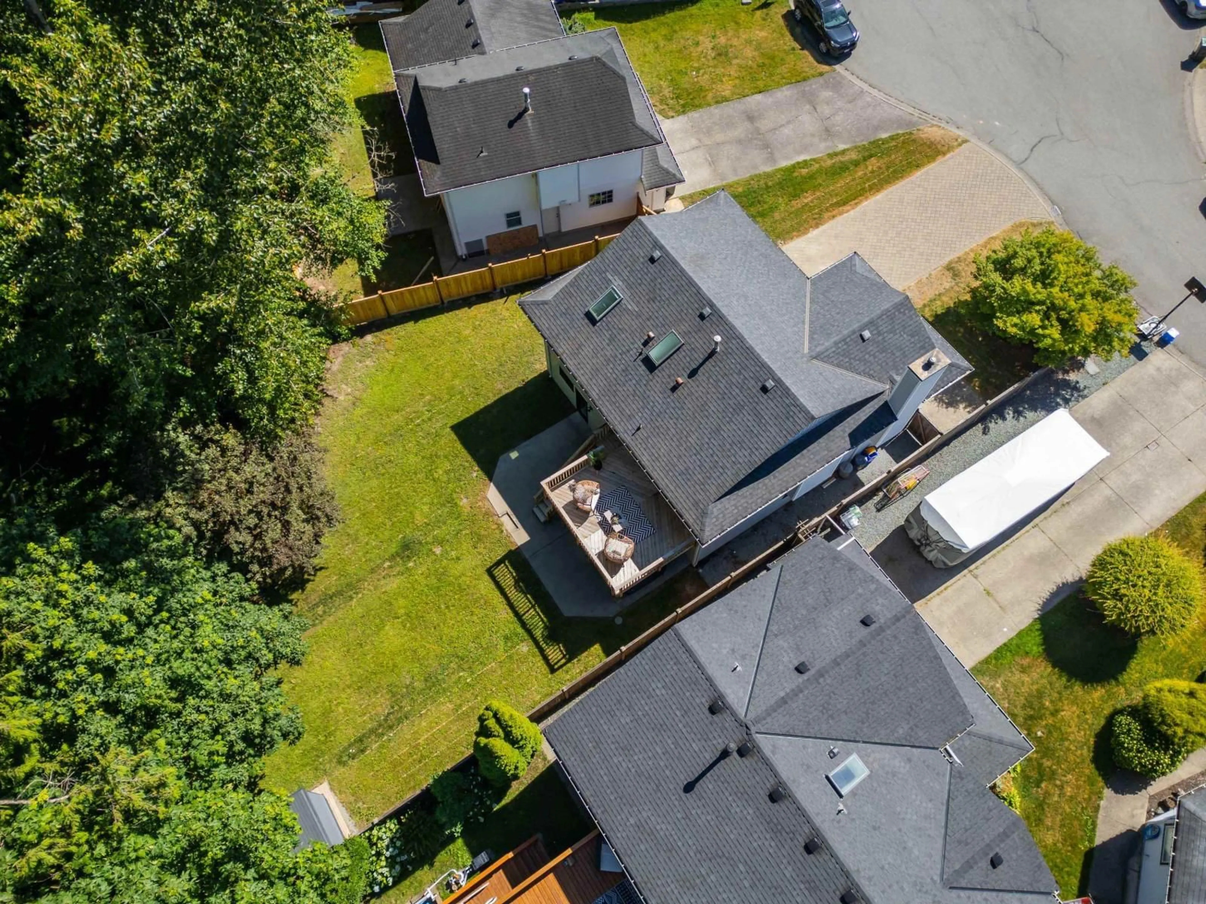 A pic from outside/outdoor area/front of a property/back of a property/a pic from drone, street for 21489 90 AVENUE, Langley British Columbia V1M1Z2