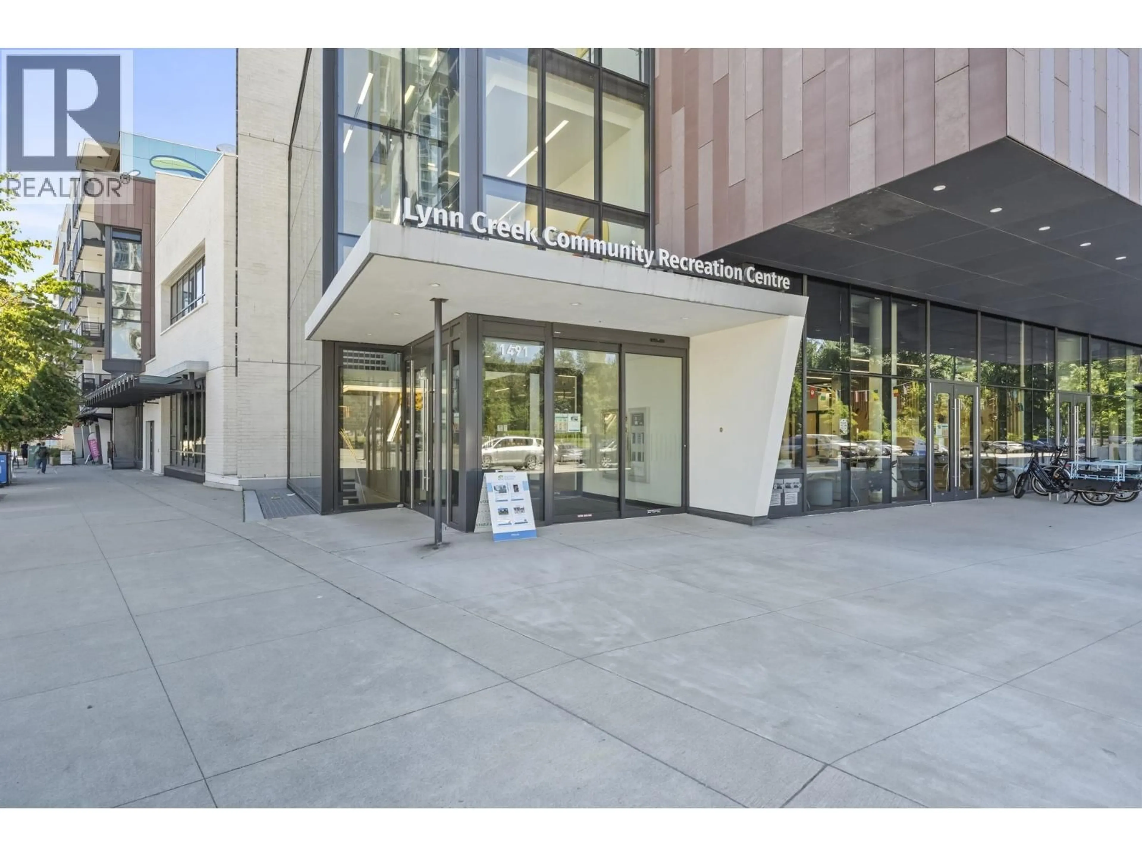 Indoor foyer for 903 - 1471 HUNTER STREET, North Vancouver British Columbia V7J1H3