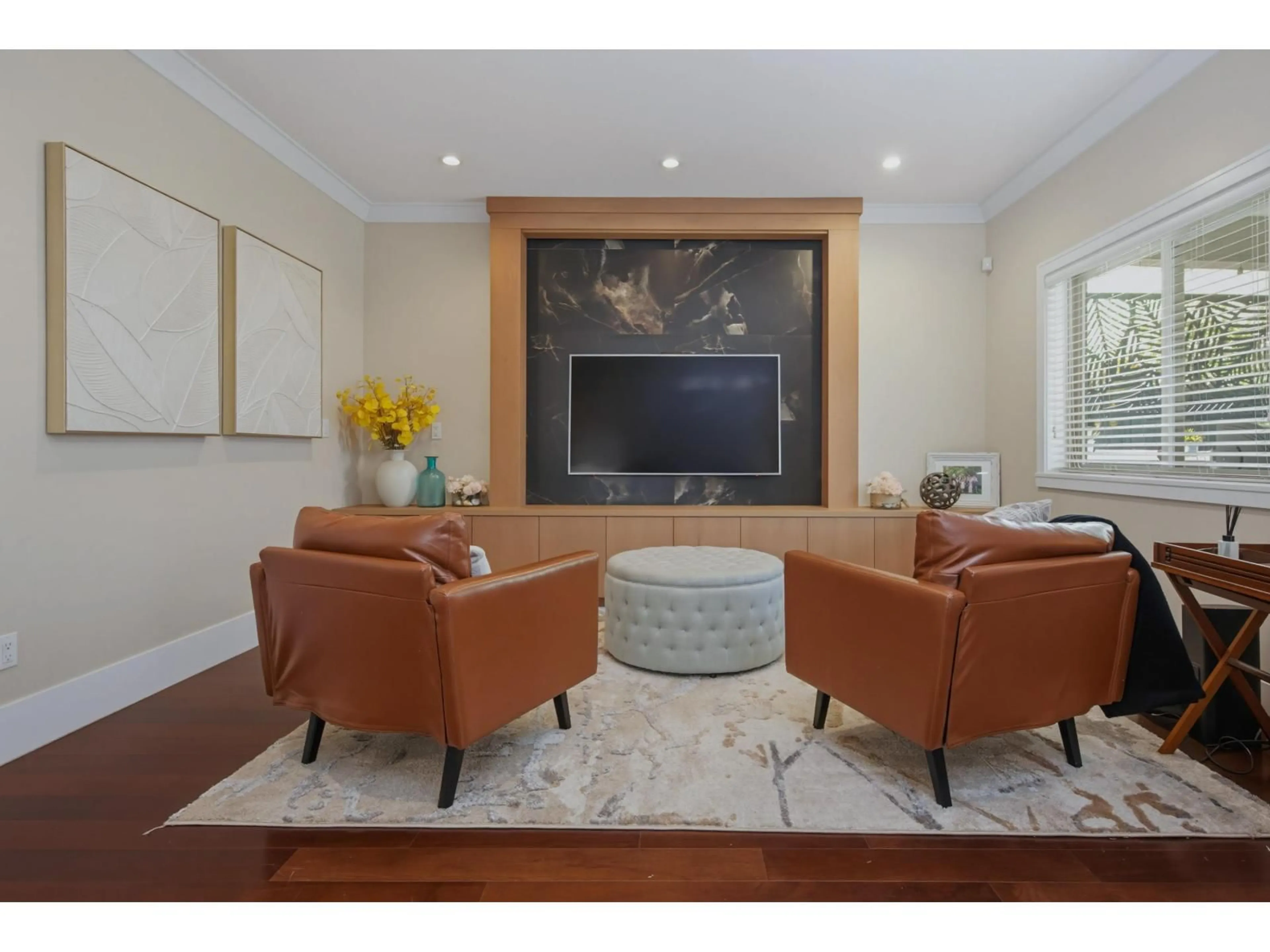 Living room with furniture, wood/laminate floor for 9403 118 STREET, Delta British Columbia V4C6J3