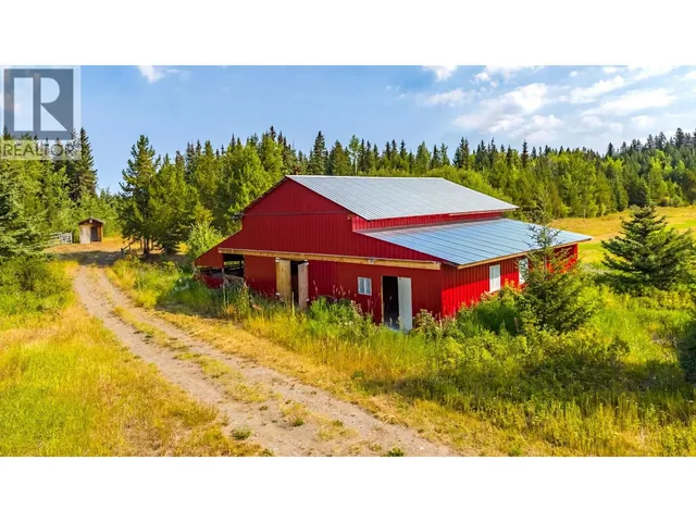 7435 LITTLE FORT 24 HIGHWAY, 100 Mile House 3