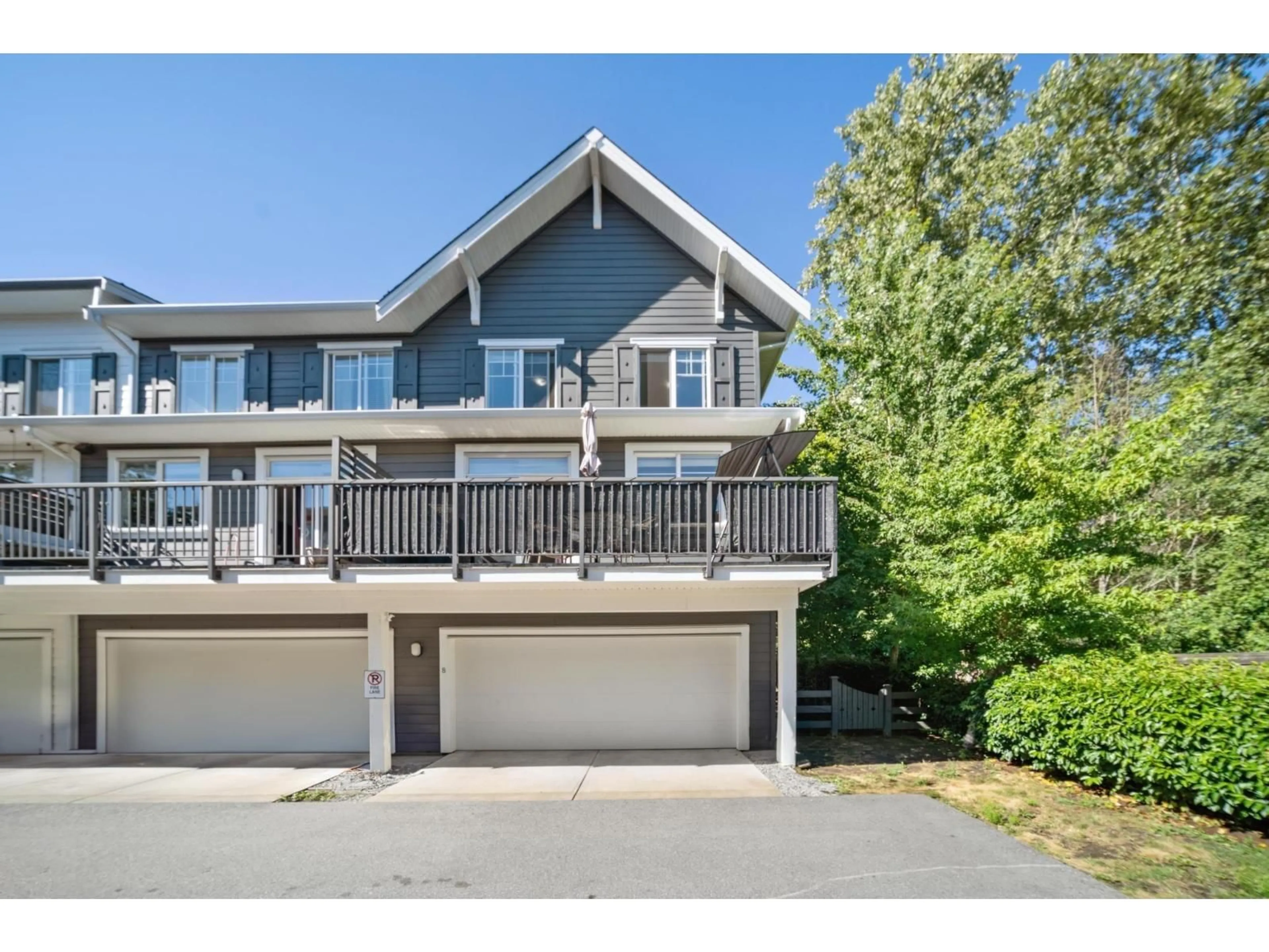 A pic from outside/outdoor area/front of a property/back of a property/a pic from drone, unknown for 8 - 16357 15 AVENUE, Surrey British Columbia V4A0C2