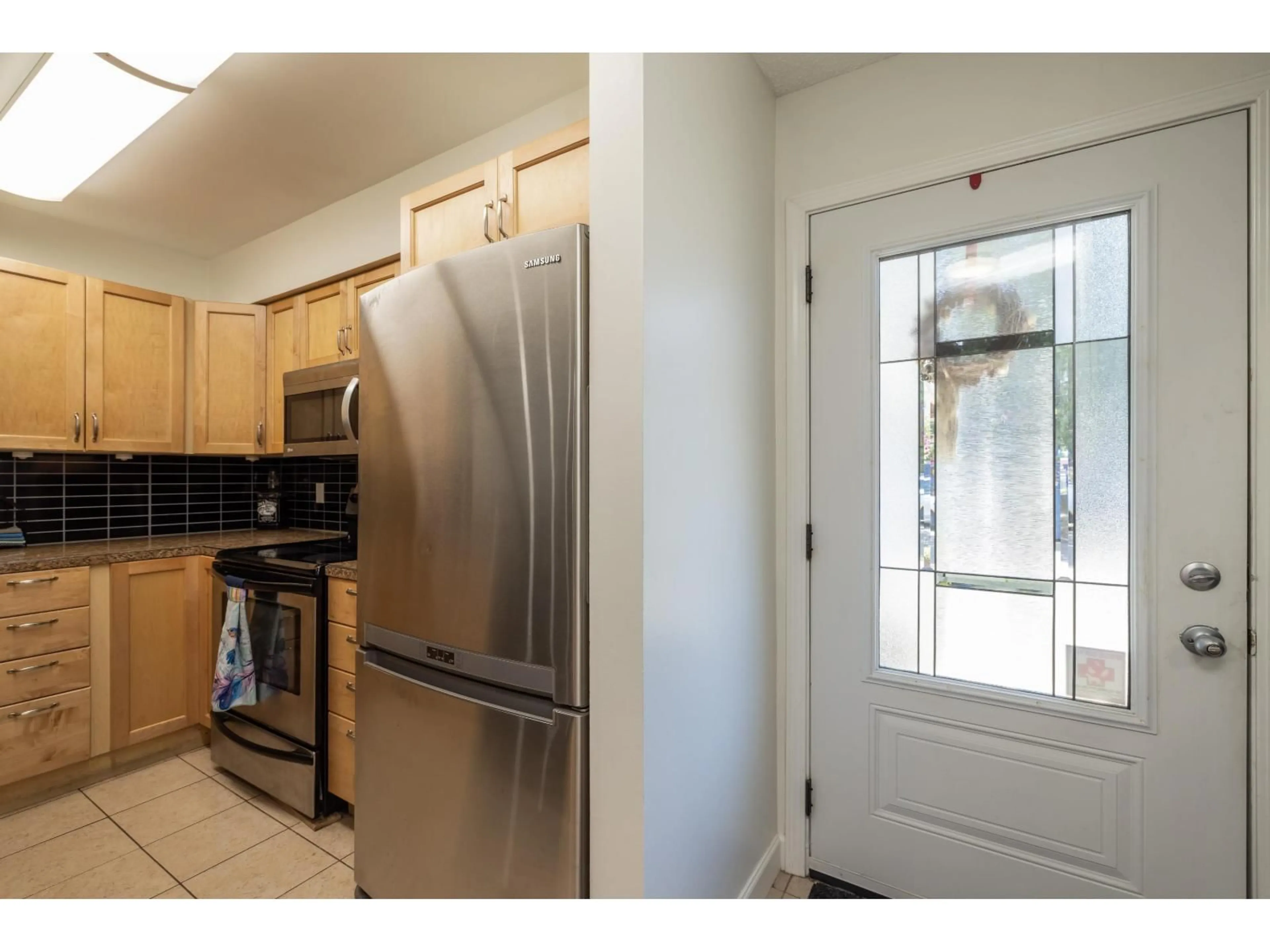 Standard kitchen, ceramic/tile floor for 1 - 3168 268 STREET, Langley British Columbia V4W3S1