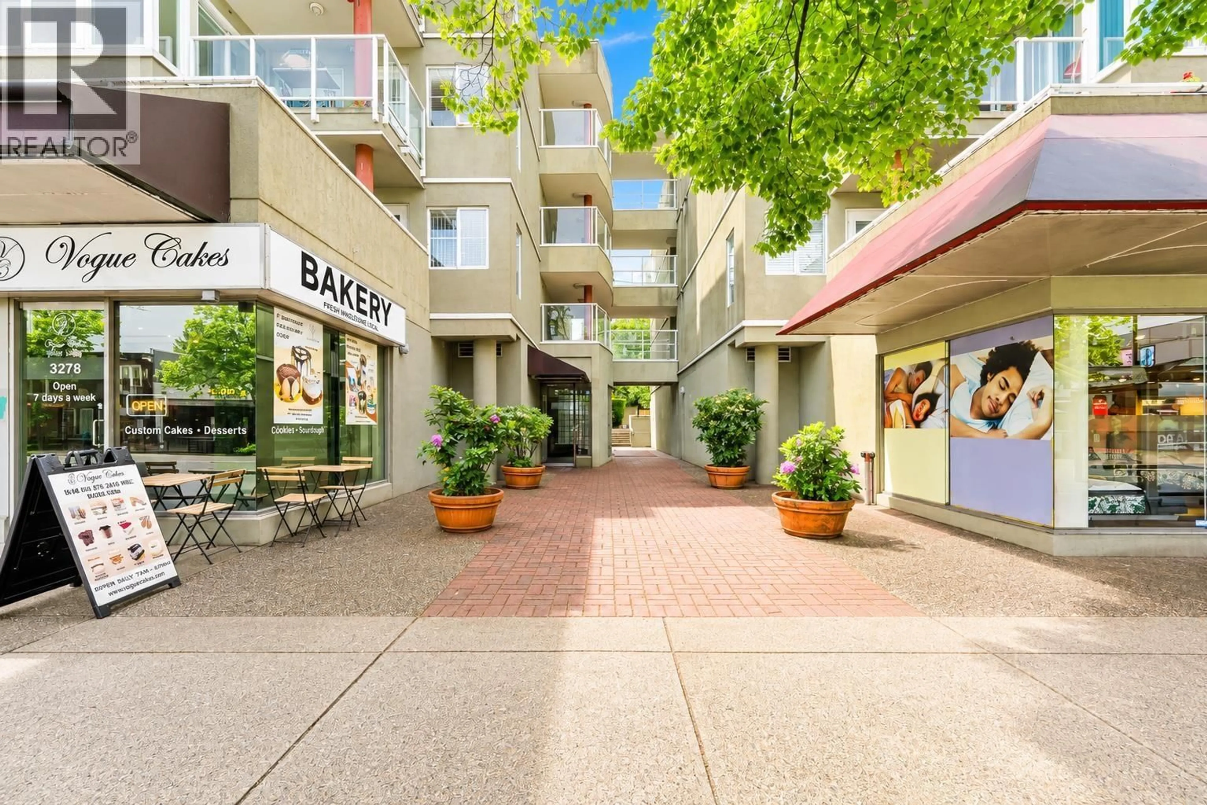 Patio, building for 108 - 3250 BROADWAY, Vancouver British Columbia V6K2H4