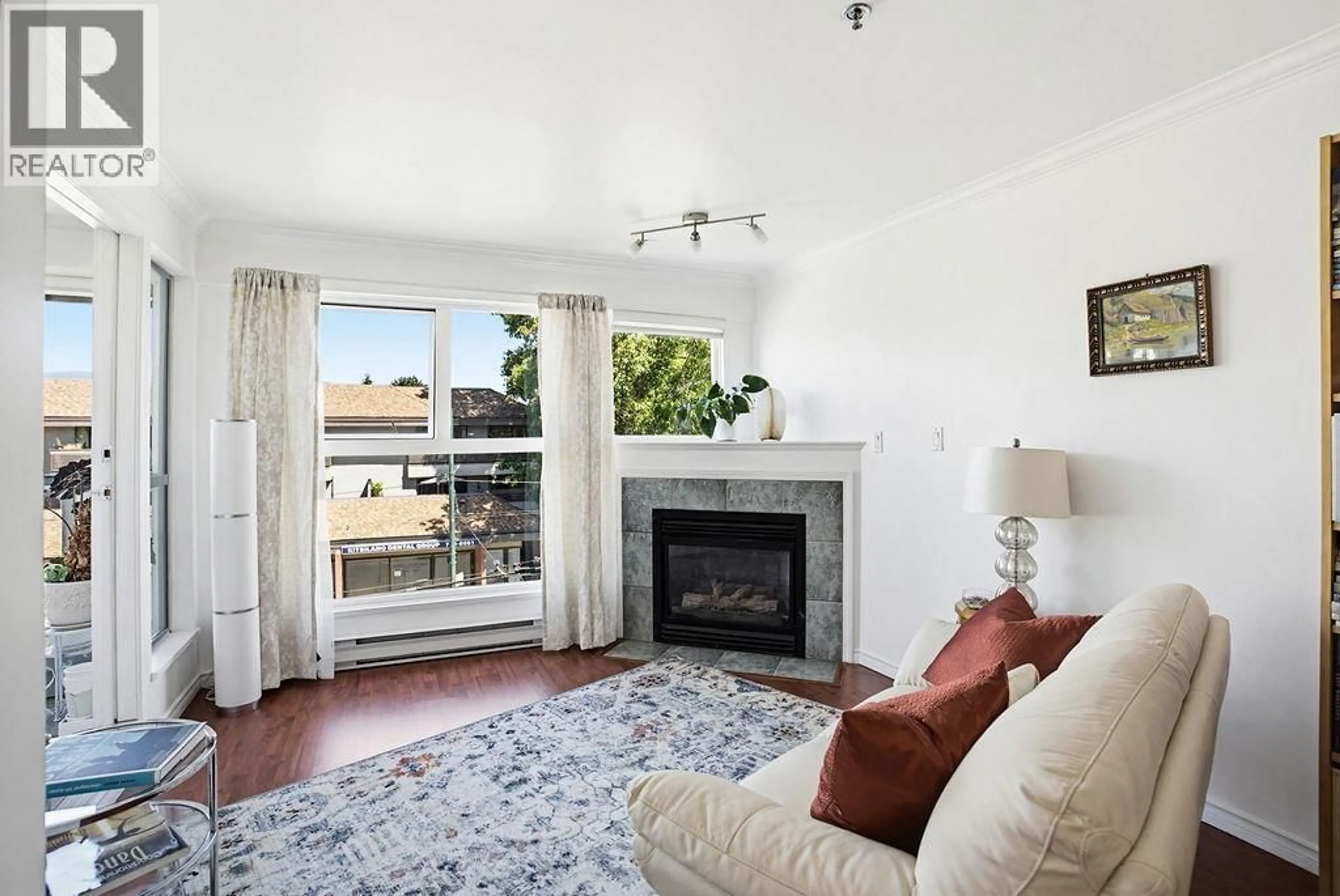 Living room with furniture, unknown for 304 - 2025 STEPHENS STREET, Vancouver British Columbia V6K3W2