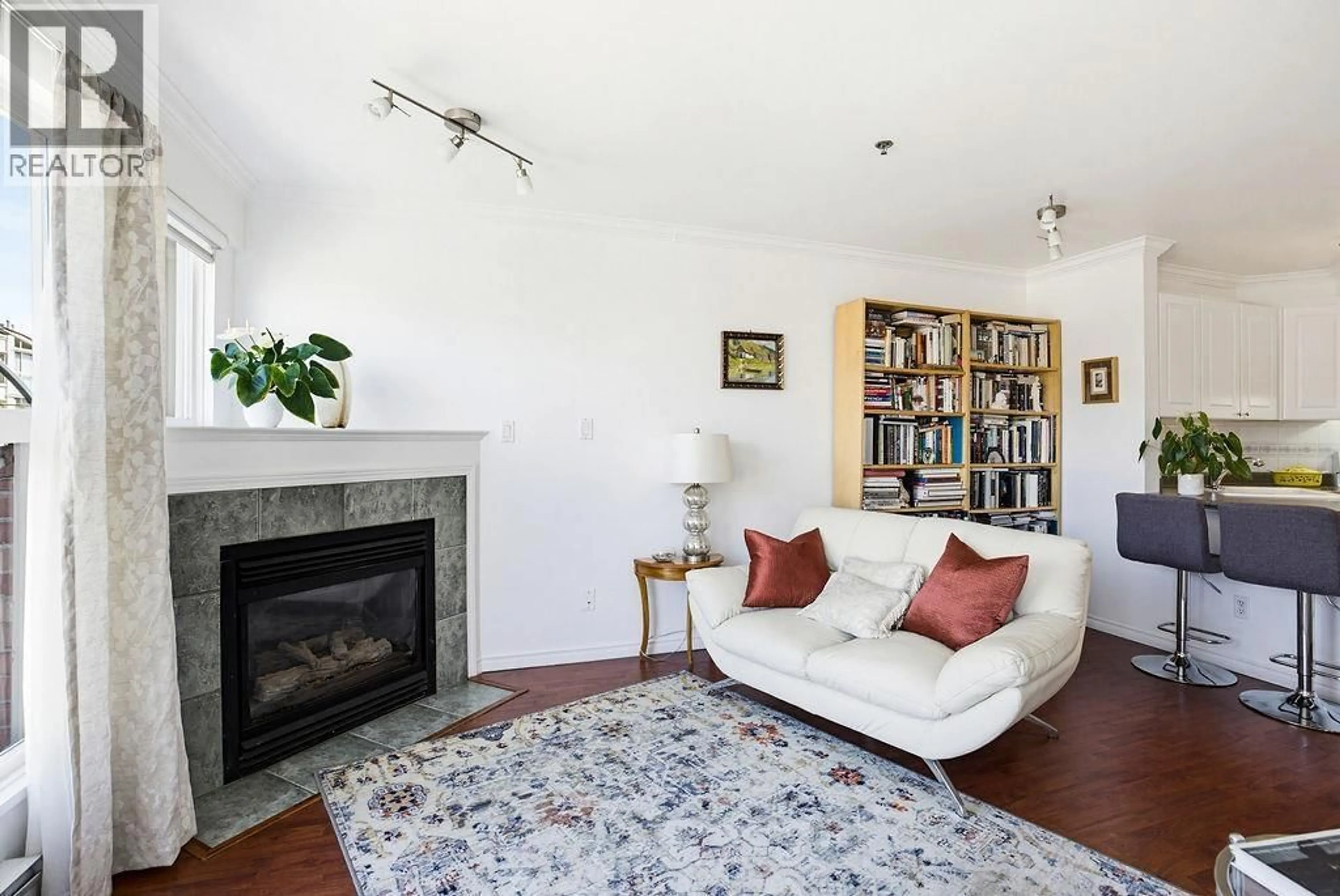 Living room with furniture, unknown for 304 - 2025 STEPHENS STREET, Vancouver British Columbia V6K3W2