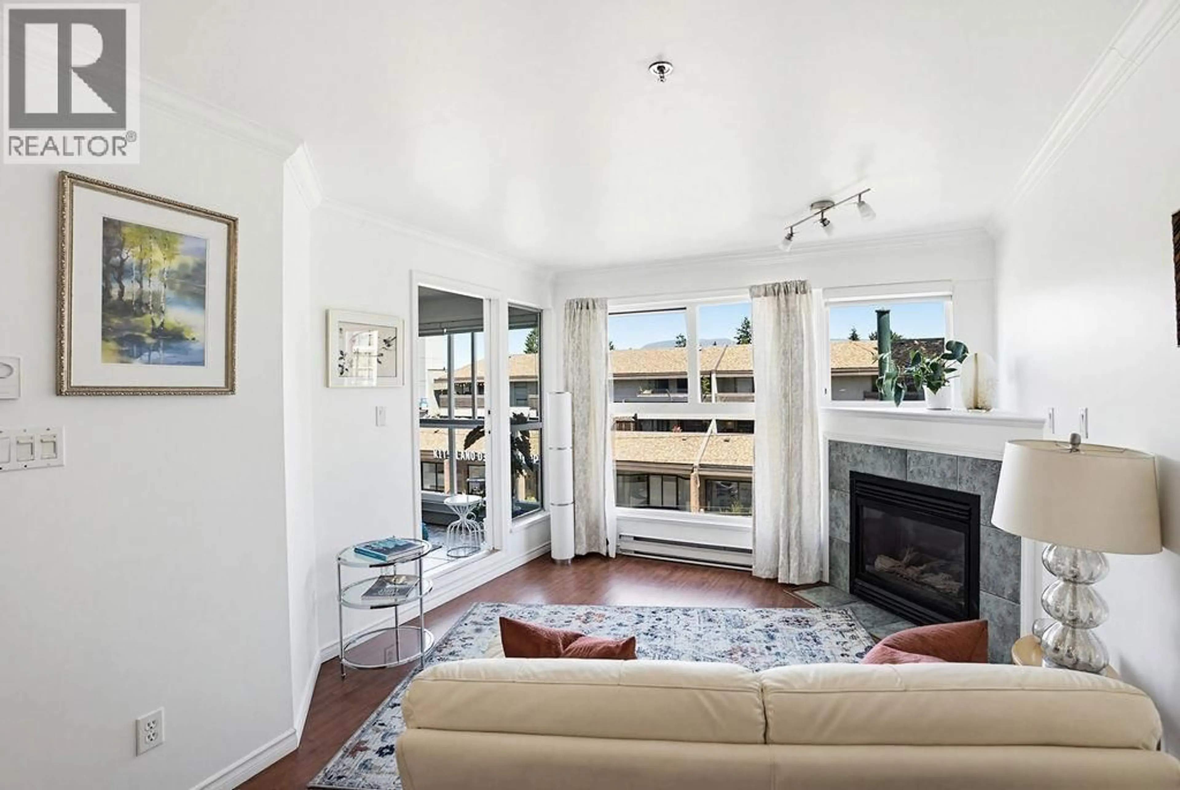 Living room with furniture, unknown for 304 - 2025 STEPHENS STREET, Vancouver British Columbia V6K3W2