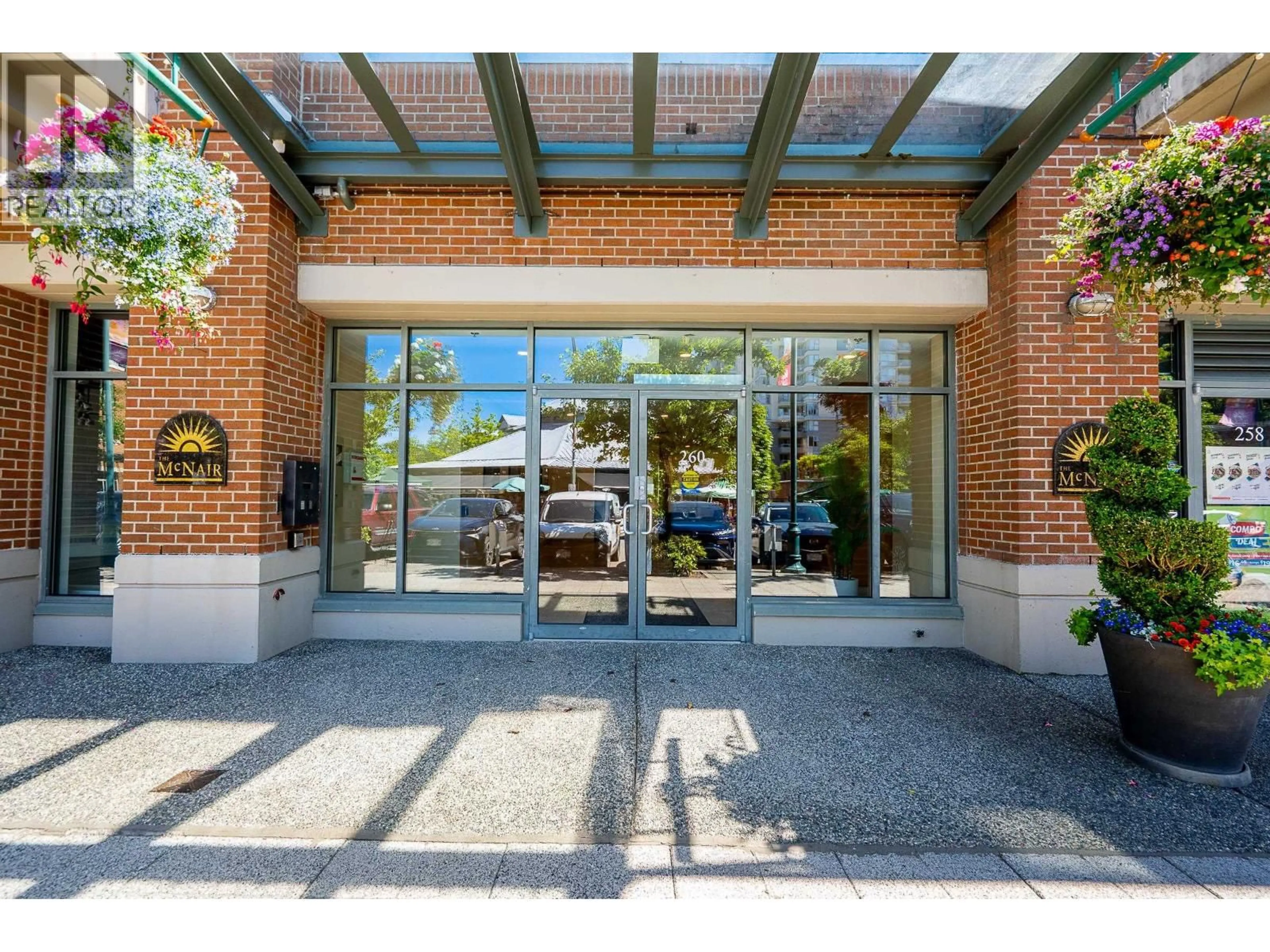 Indoor foyer for 204 - 260 NEWPORT DRIVE, Port Moody British Columbia V3H5C6