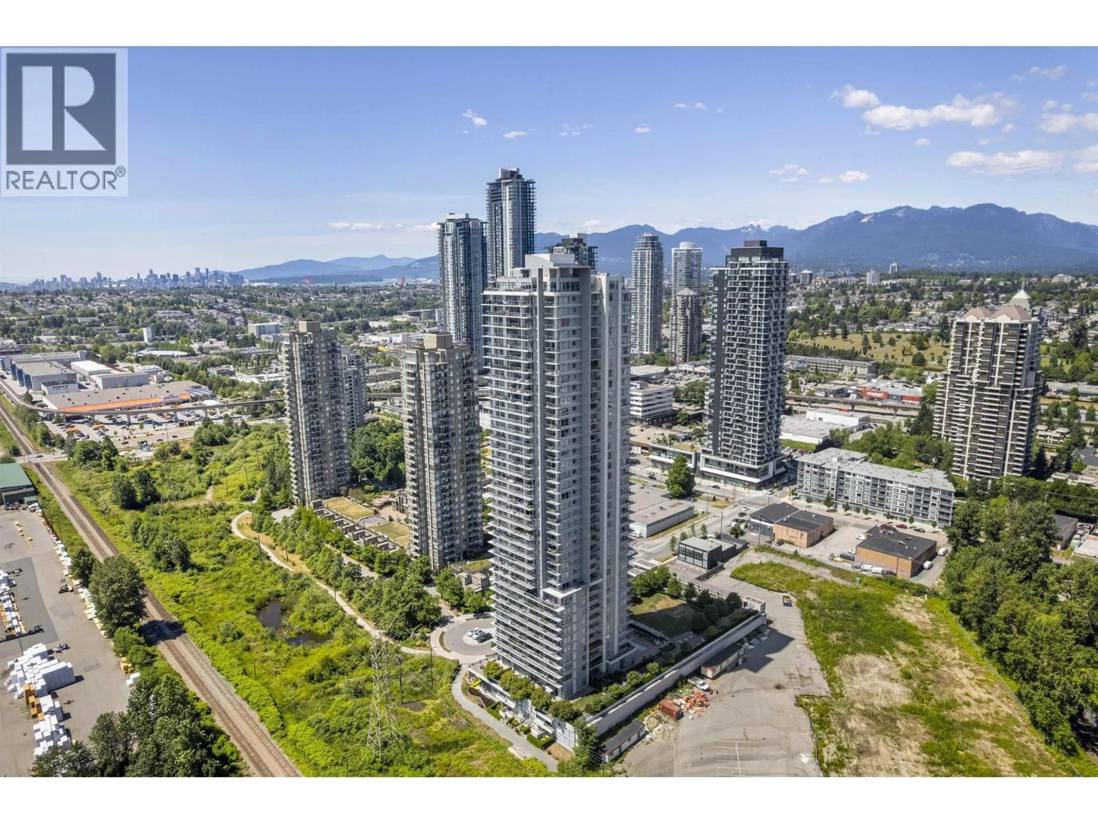 A pic from outside/outdoor area/front of a property/back of a property/a pic from drone, city buildings view from balcony for 608 - 2388 MADISON AVENUE, Burnaby British Columbia V5C0K8