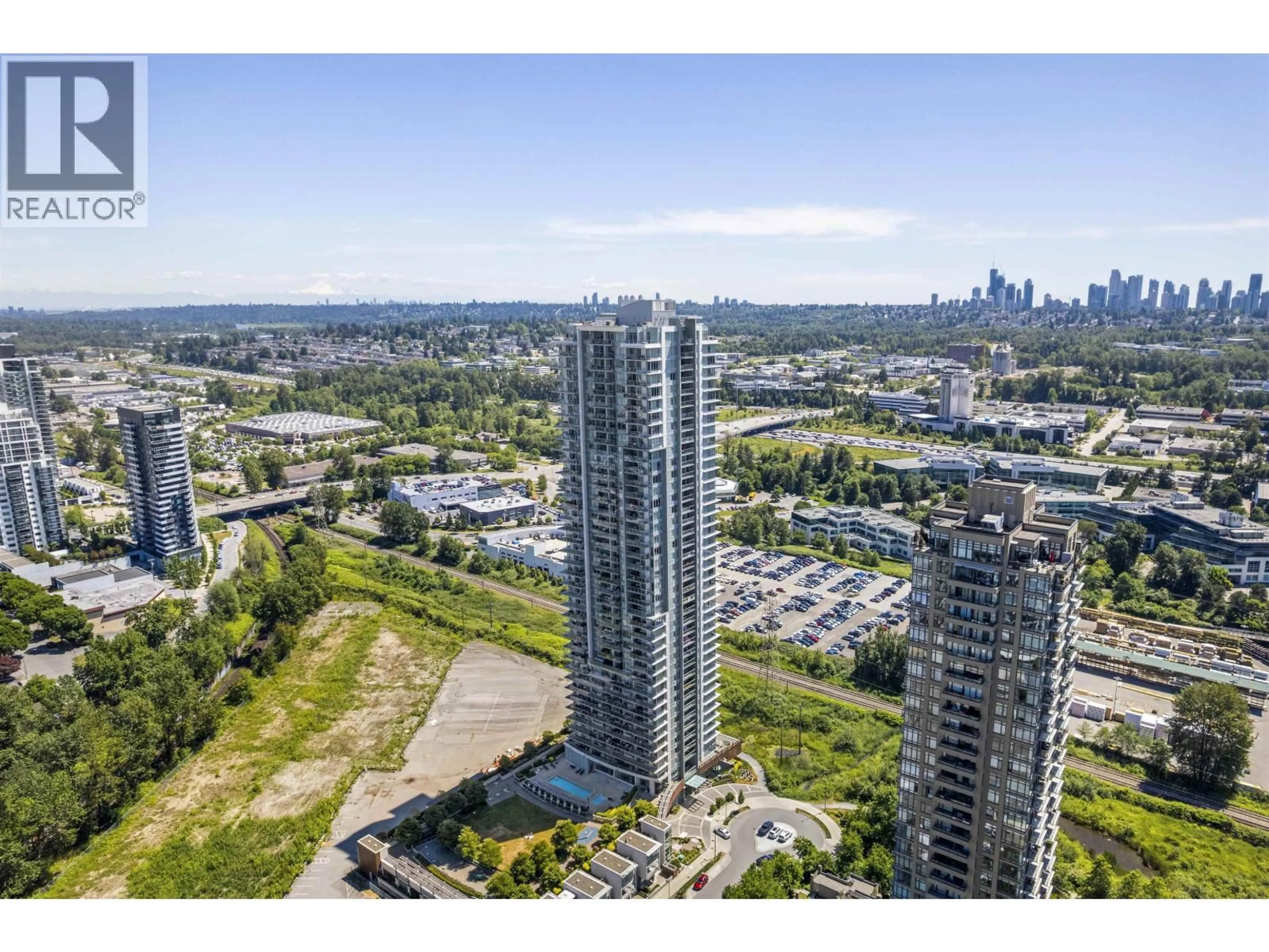 A pic from outside/outdoor area/front of a property/back of a property/a pic from drone, city buildings view from balcony for 608 - 2388 MADISON AVENUE, Burnaby British Columbia V5C0K8