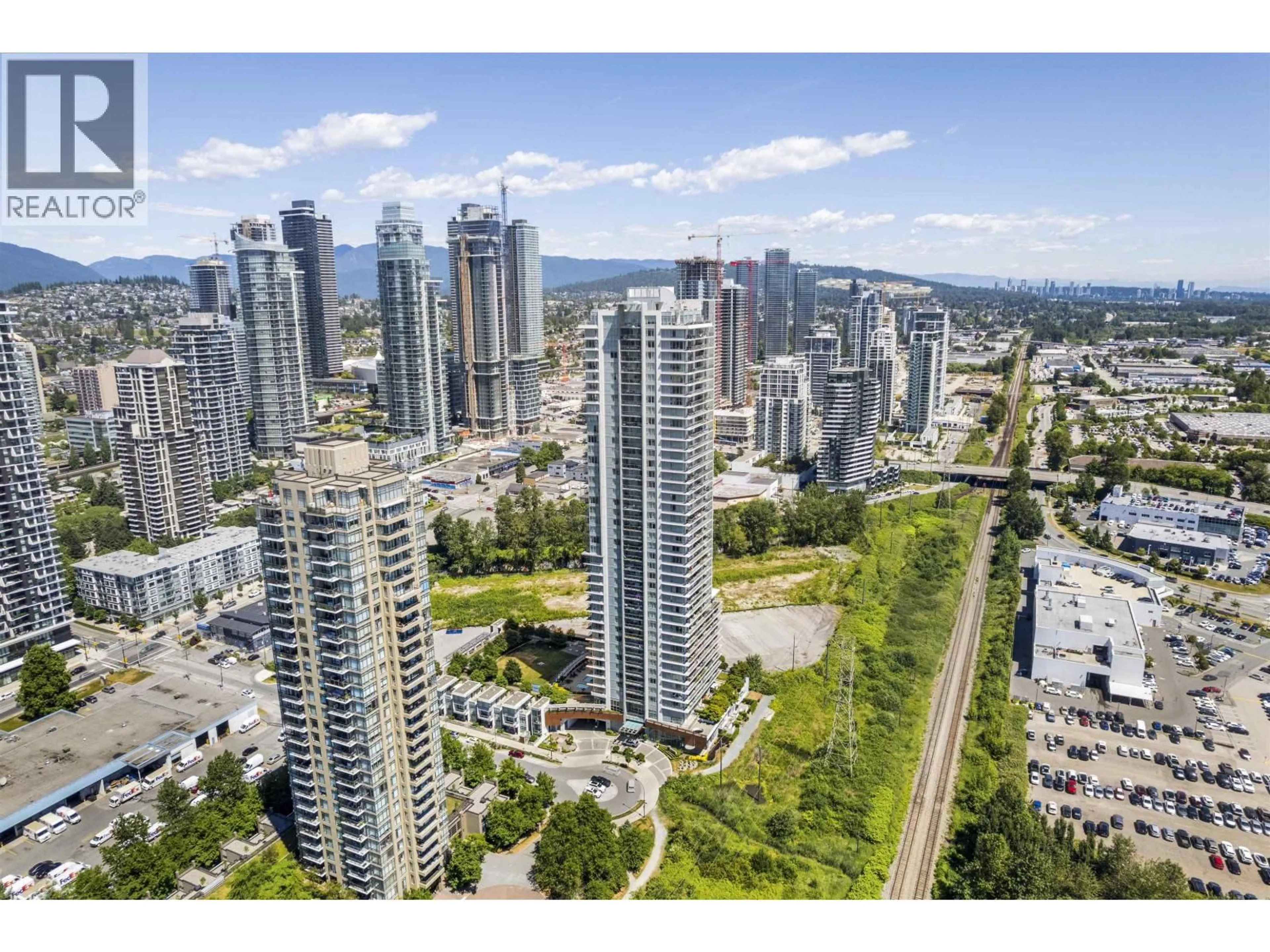 A pic from outside/outdoor area/front of a property/back of a property/a pic from drone, city buildings view from balcony for 608 - 2388 MADISON AVENUE, Burnaby British Columbia V5C0K8