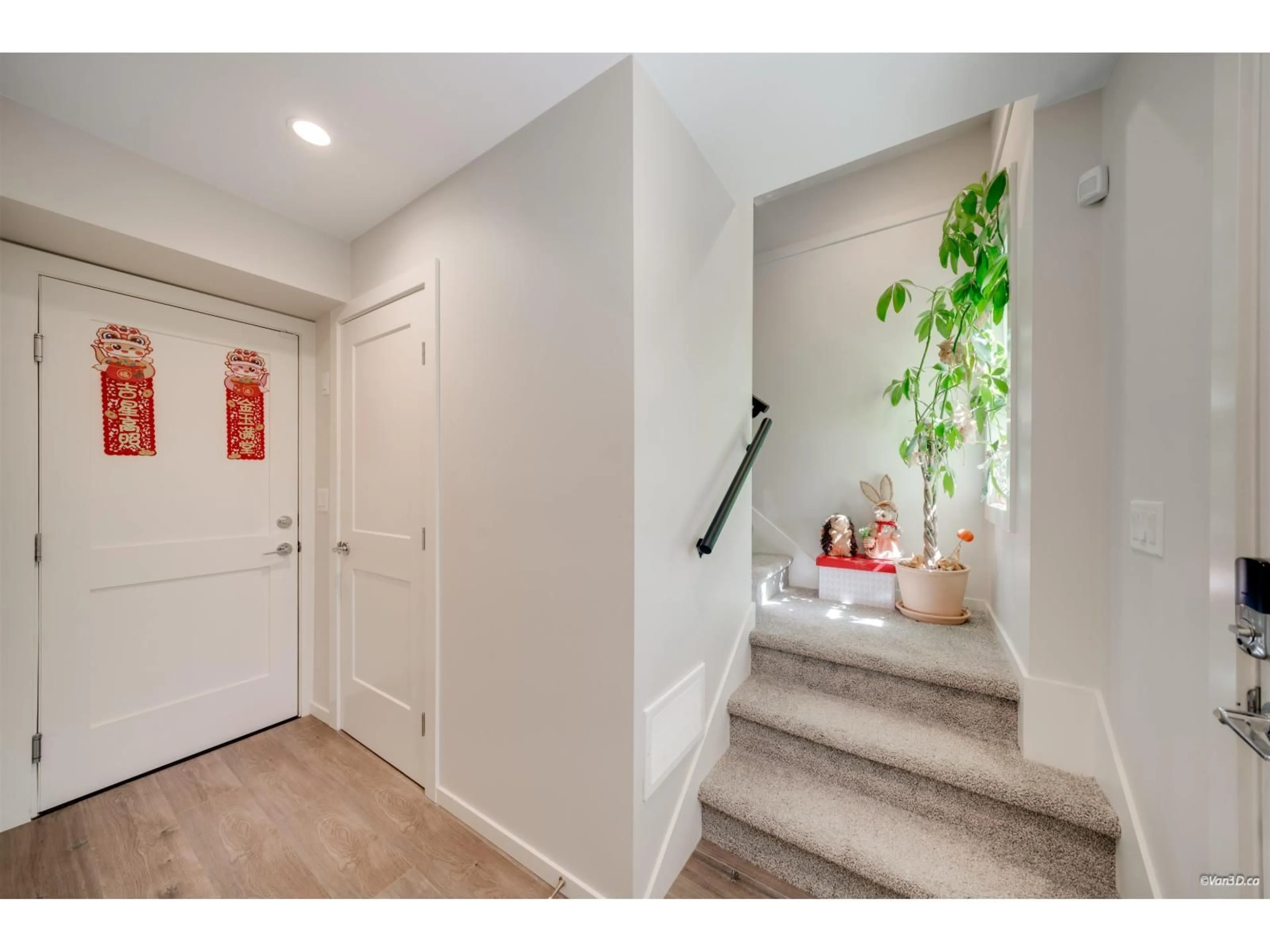 Indoor entryway for 9 - 1871 165A STREET, Surrey British Columbia V3Z9N3
