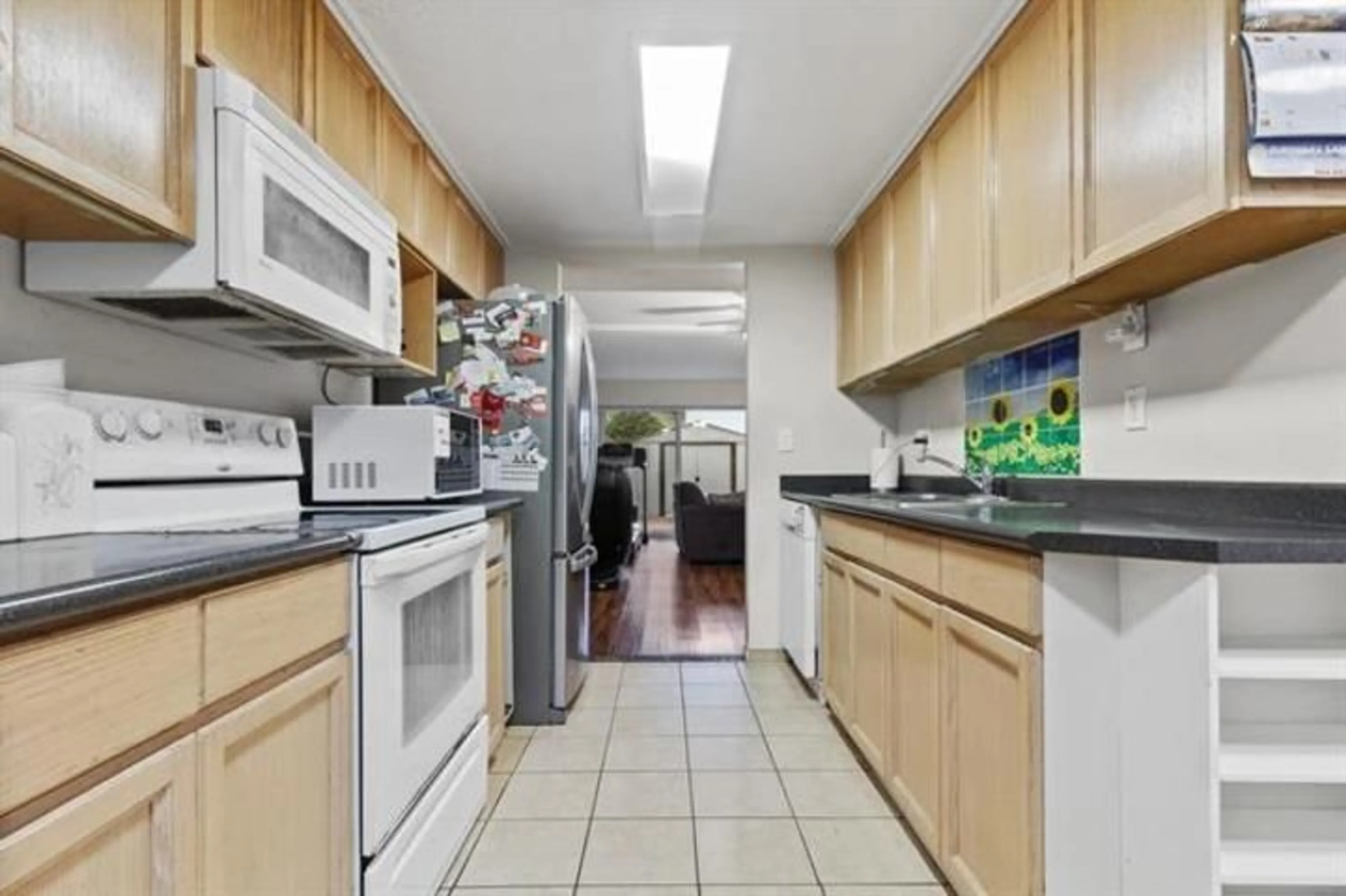 Standard kitchen, unknown for 223 - 7453 140 STREET, Surrey British Columbia V3W6G5