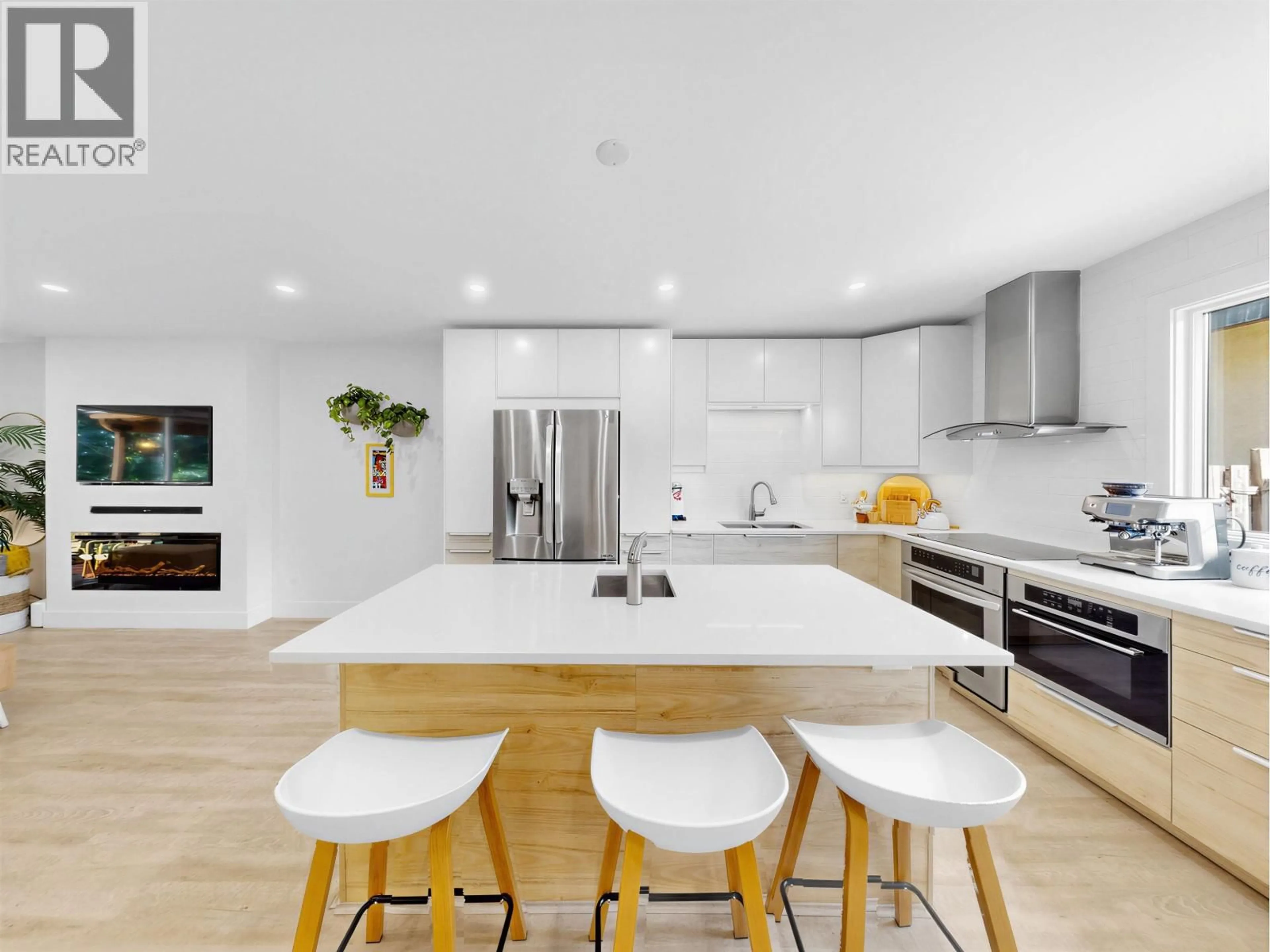 Open concept kitchen, unknown for 1270 PREMIER STREET, North Vancouver British Columbia V7J2H4