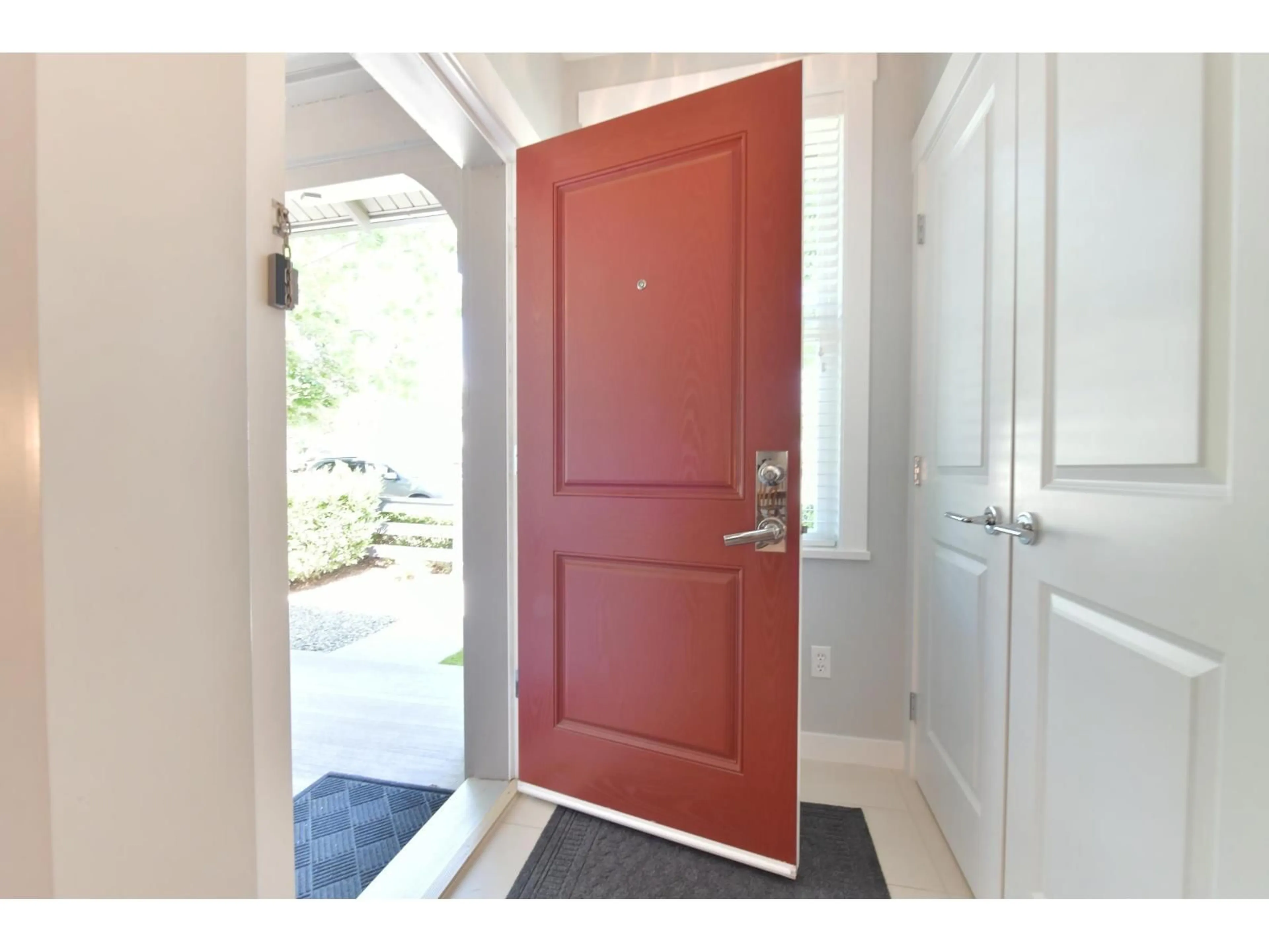 Indoor entryway for 92 - 6450 187 STREET, Surrey British Columbia V3S2X4
