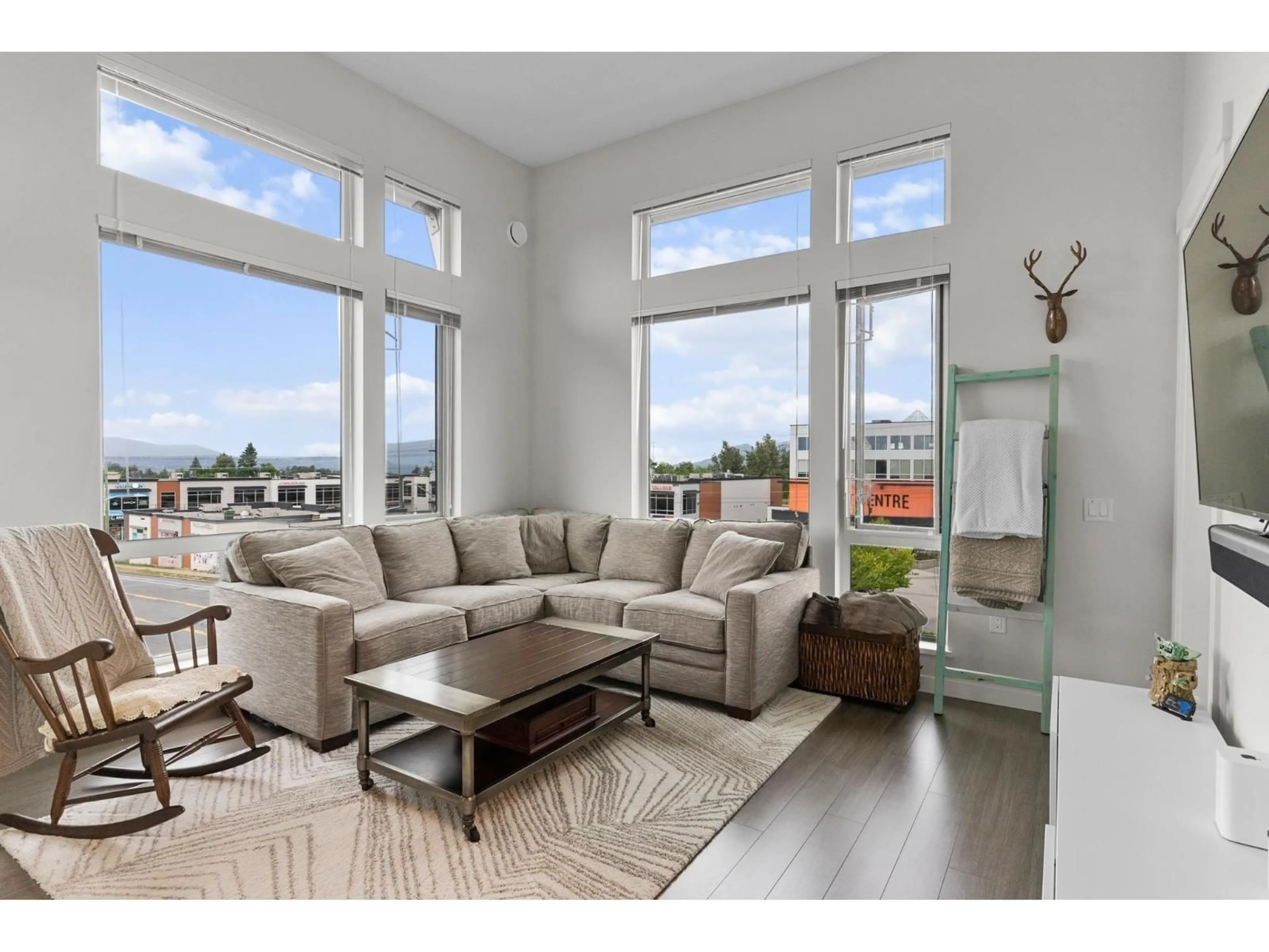 Living room with furniture, unknown for 424 - 31158 WESTRIDGE PLACE, Abbotsford British Columbia V2T0K5