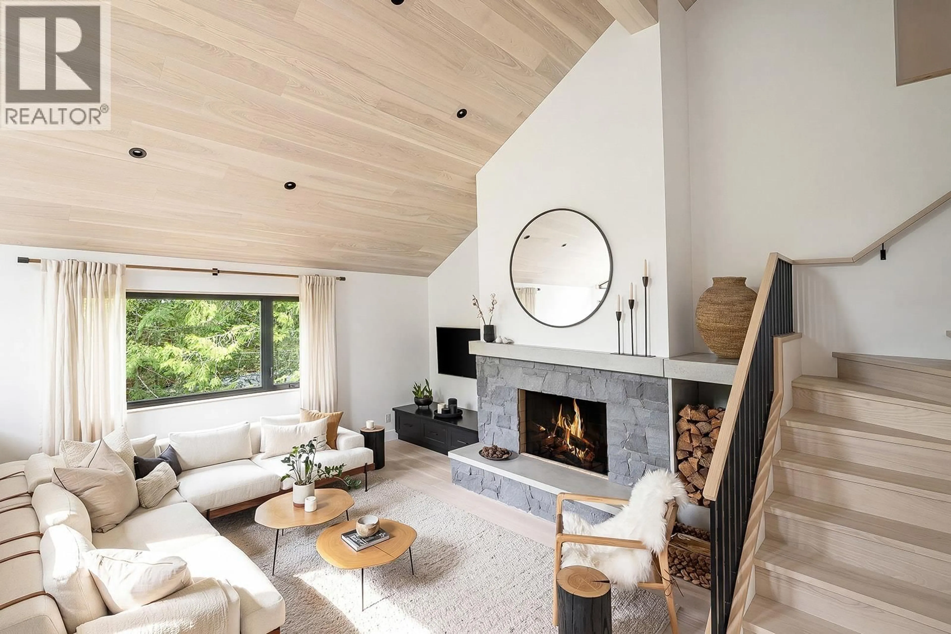 Living room with furniture, unknown for 2524 WHISTLER ROAD, Whistler British Columbia V8E0A6
