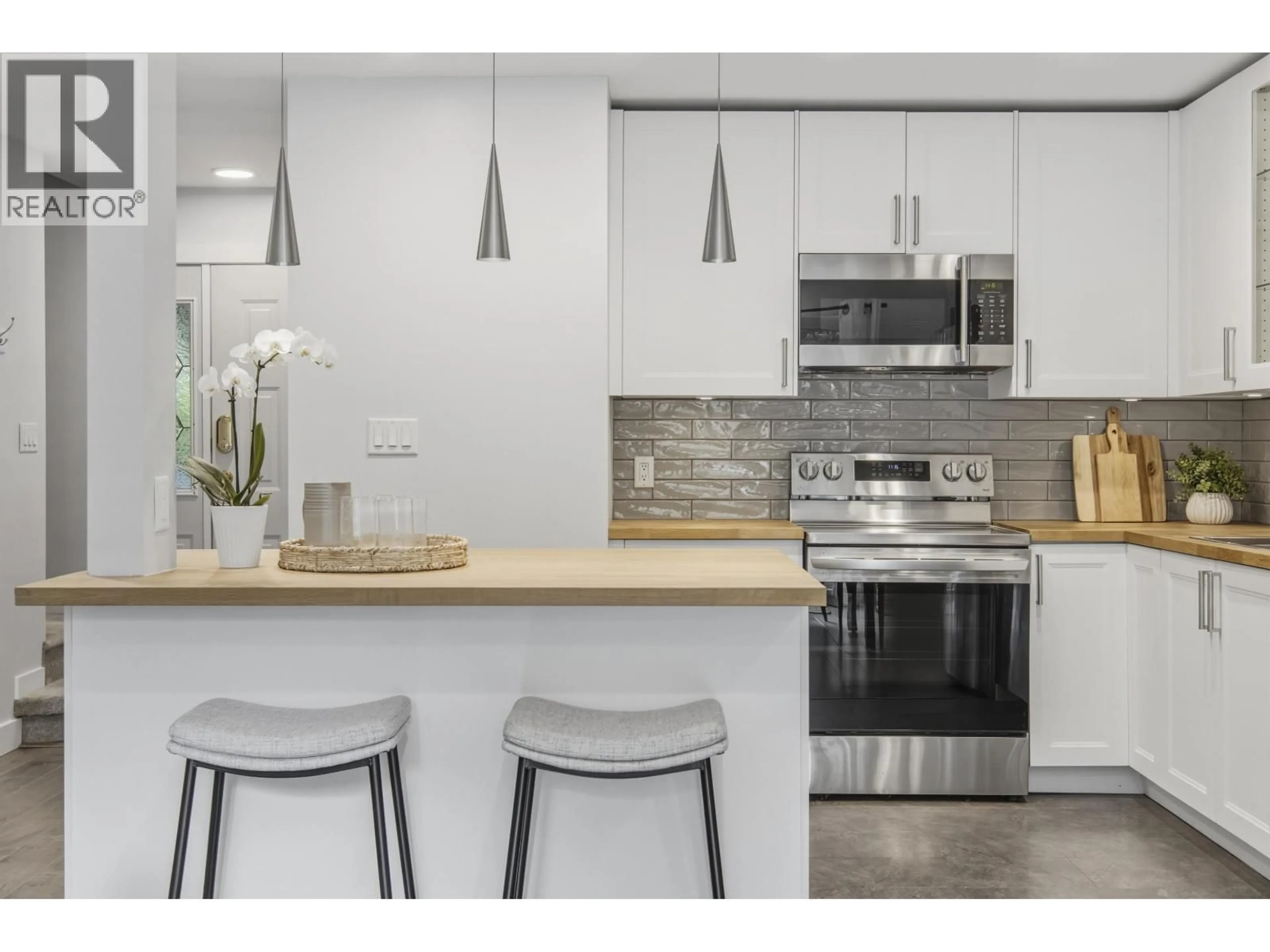 Open concept kitchen, unknown for 76 - 39920 GOVERNMENT ROAD, Squamish British Columbia V8B0G5