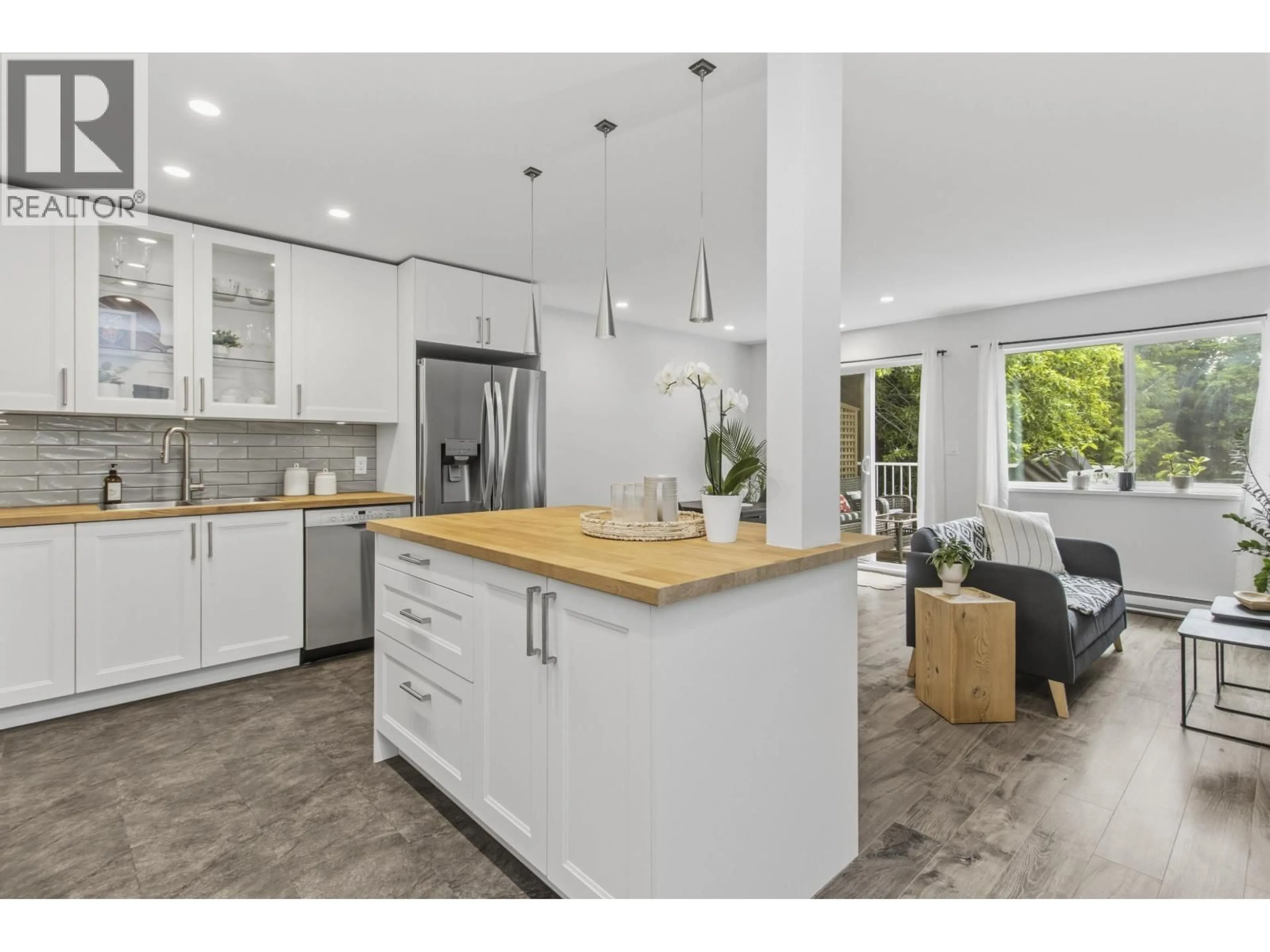 Open concept kitchen, unknown for 76 - 39920 GOVERNMENT ROAD, Squamish British Columbia V8B0G5