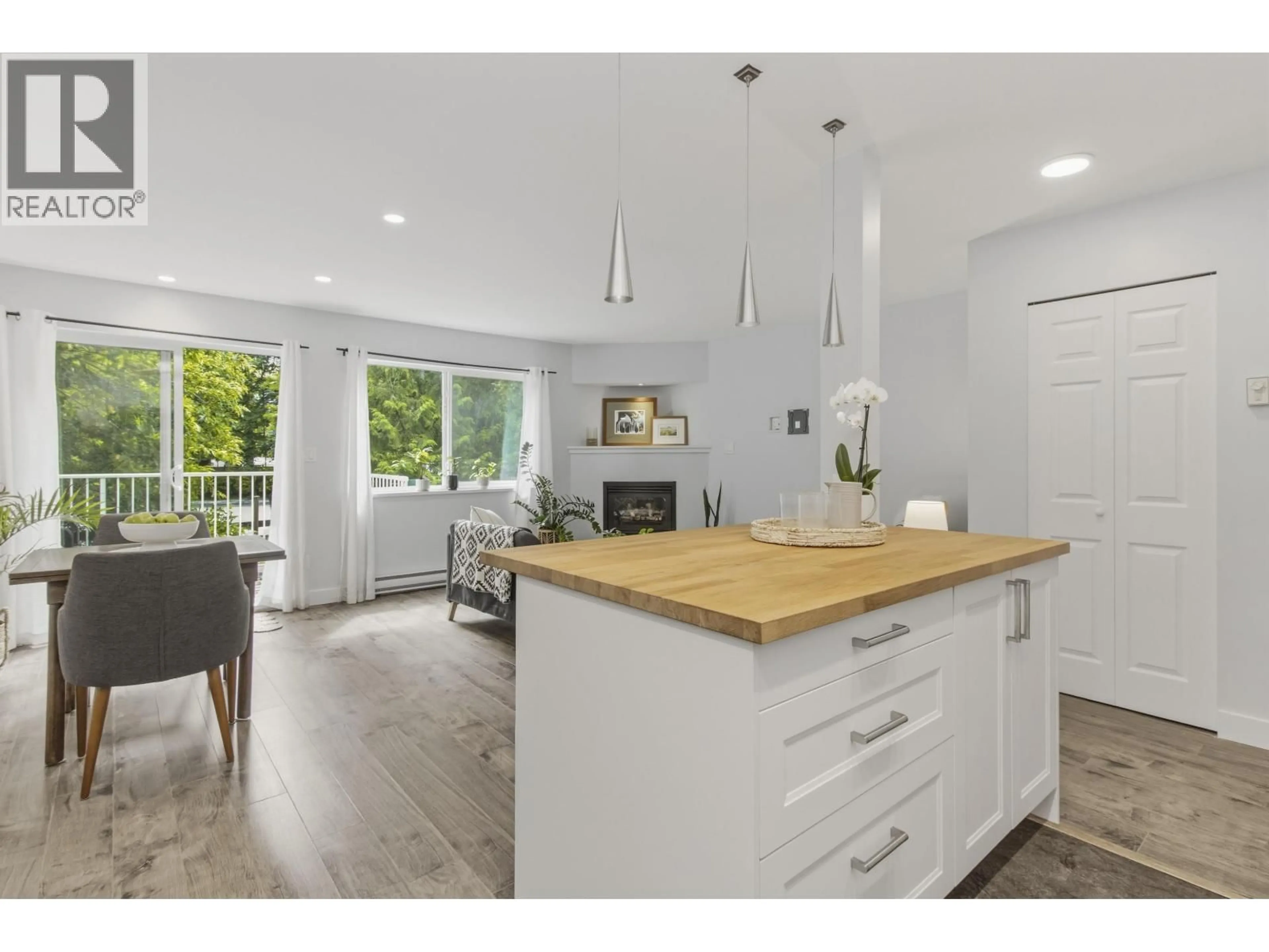Open concept kitchen, wood/laminate floor for 76 - 39920 GOVERNMENT ROAD, Squamish British Columbia V8B0G5