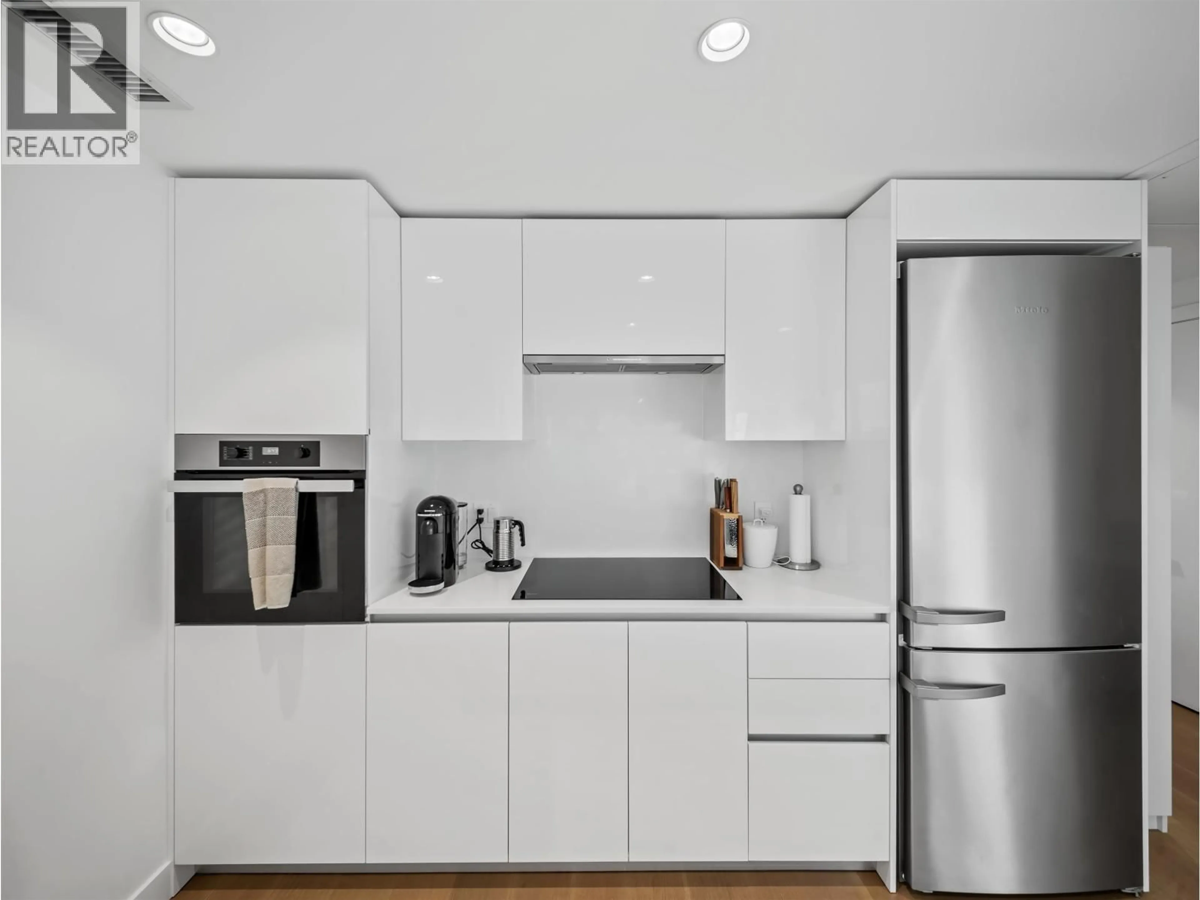 Indoor entryway for 1102 - 5766 GILBERT ROAD, Richmond British Columbia V6X1B7