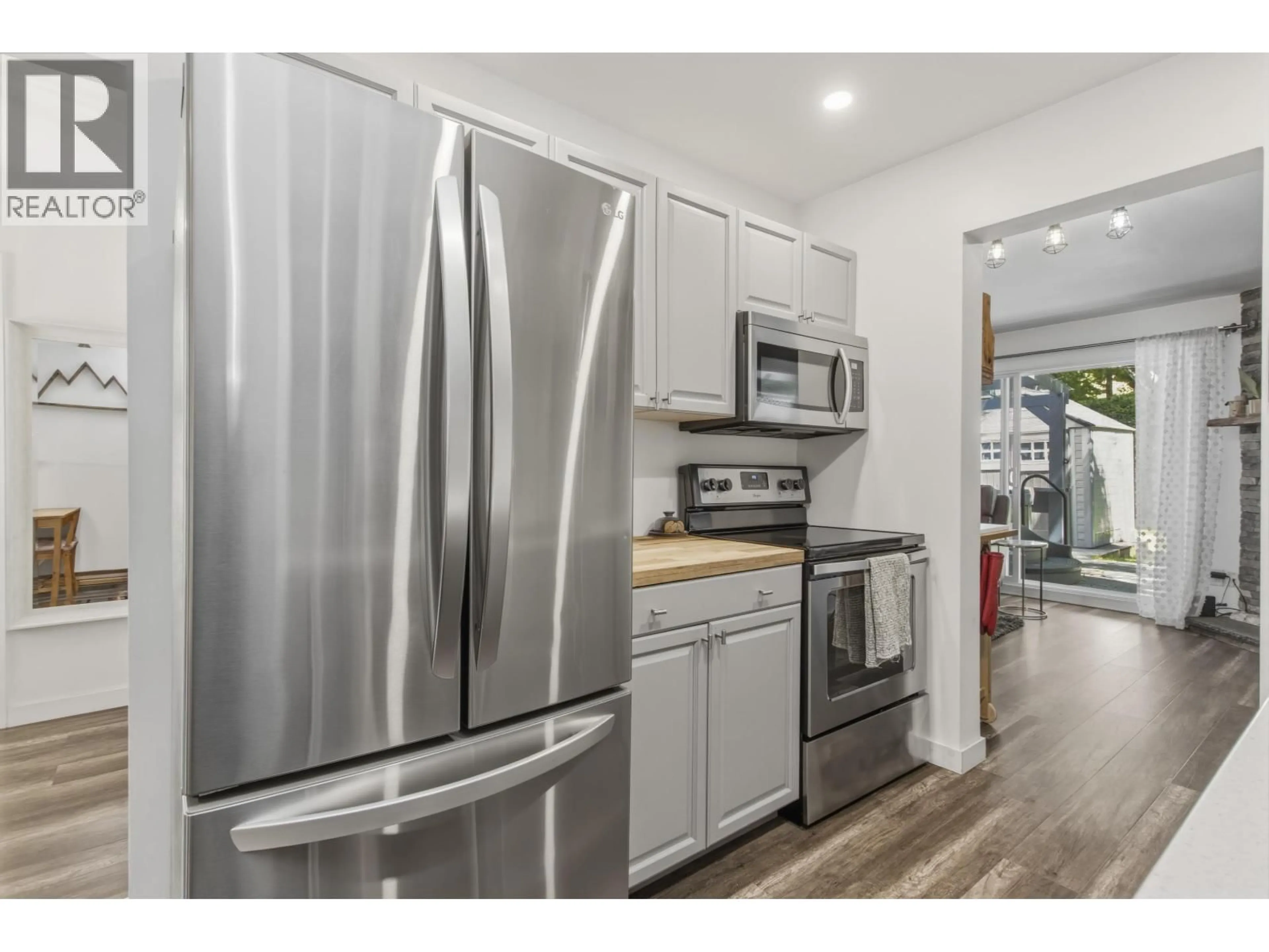 Open concept kitchen, wood/laminate floor for 39836 NO NAME ROAD, Squamish British Columbia V0N3G0