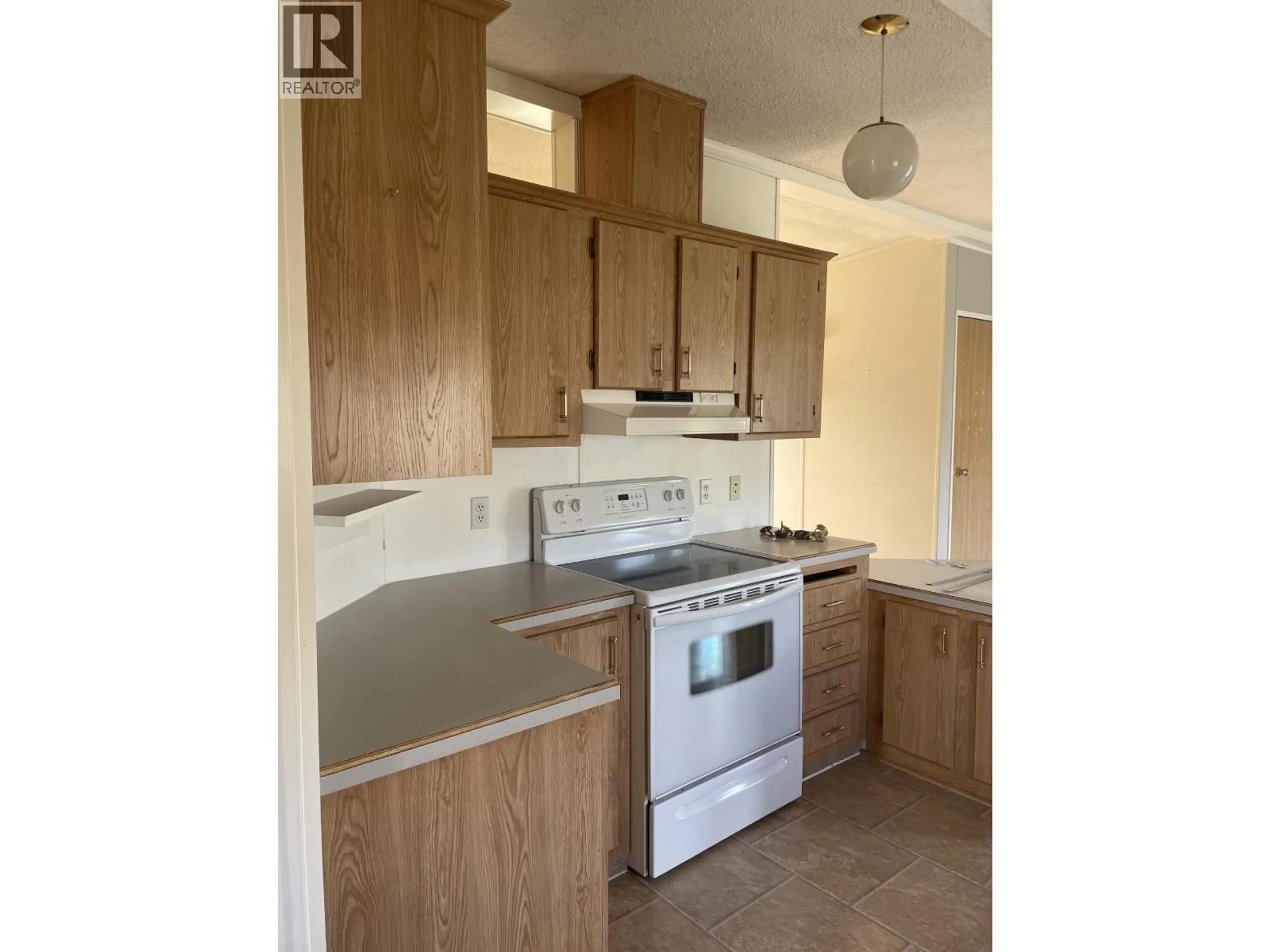 Standard kitchen, wood/laminate floor for 5204 ASPEN CRESCENT, Fort Nelson British Columbia V0C1R0