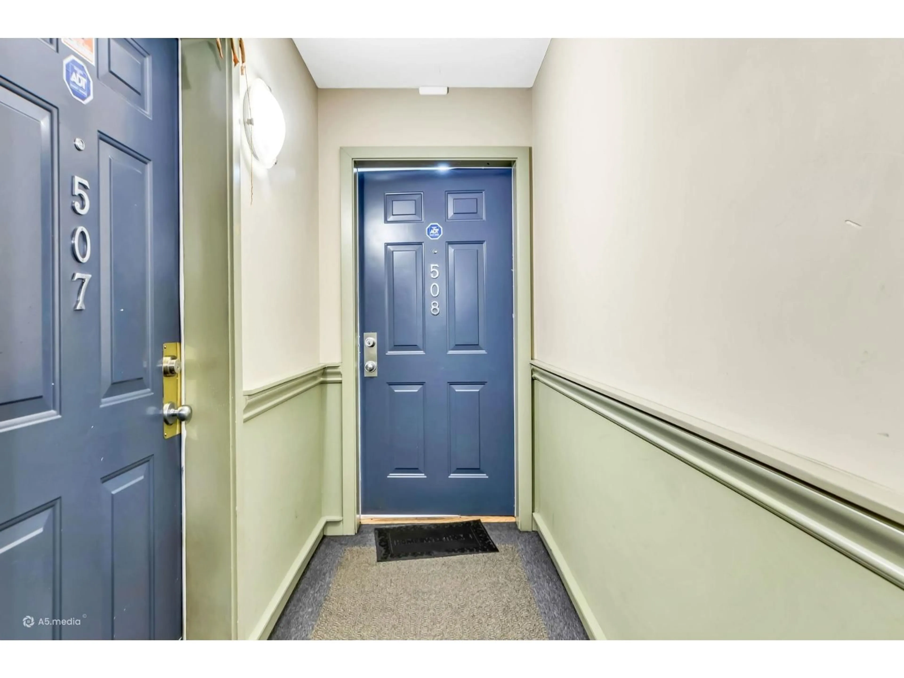 Indoor foyer for 508 - 12083 92A AVENUE, Surrey British Columbia V3V8C8