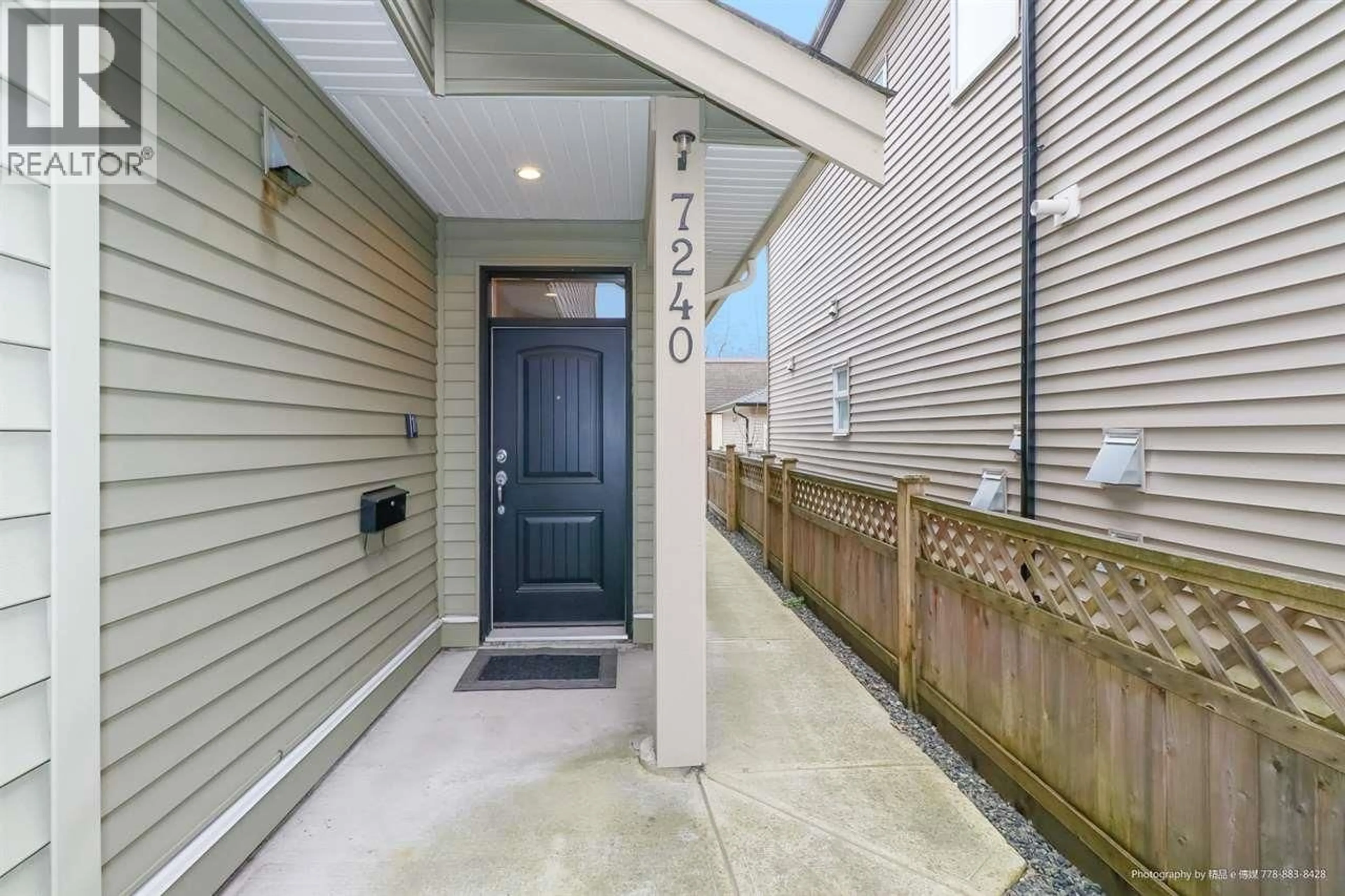 Indoor entryway for 7240 STRIDE AVENUE, Burnaby British Columbia V3N1T9