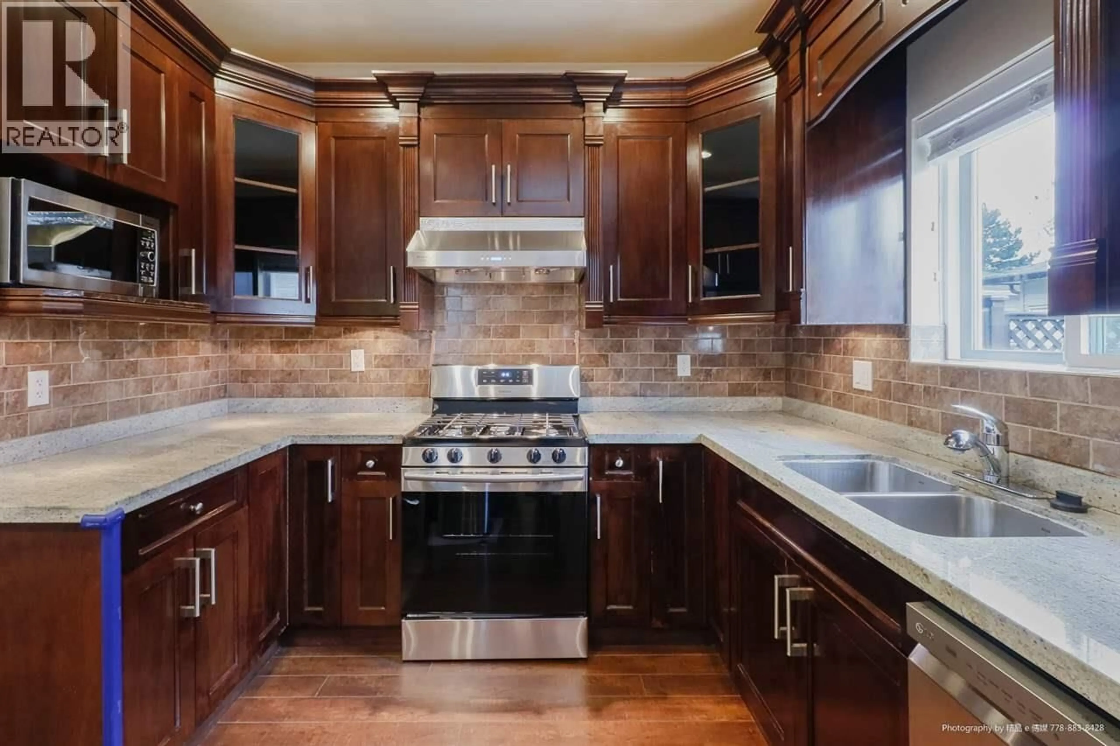 Open concept kitchen, ceramic/tile floor for 7240 STRIDE AVENUE, Burnaby British Columbia V3N1T9