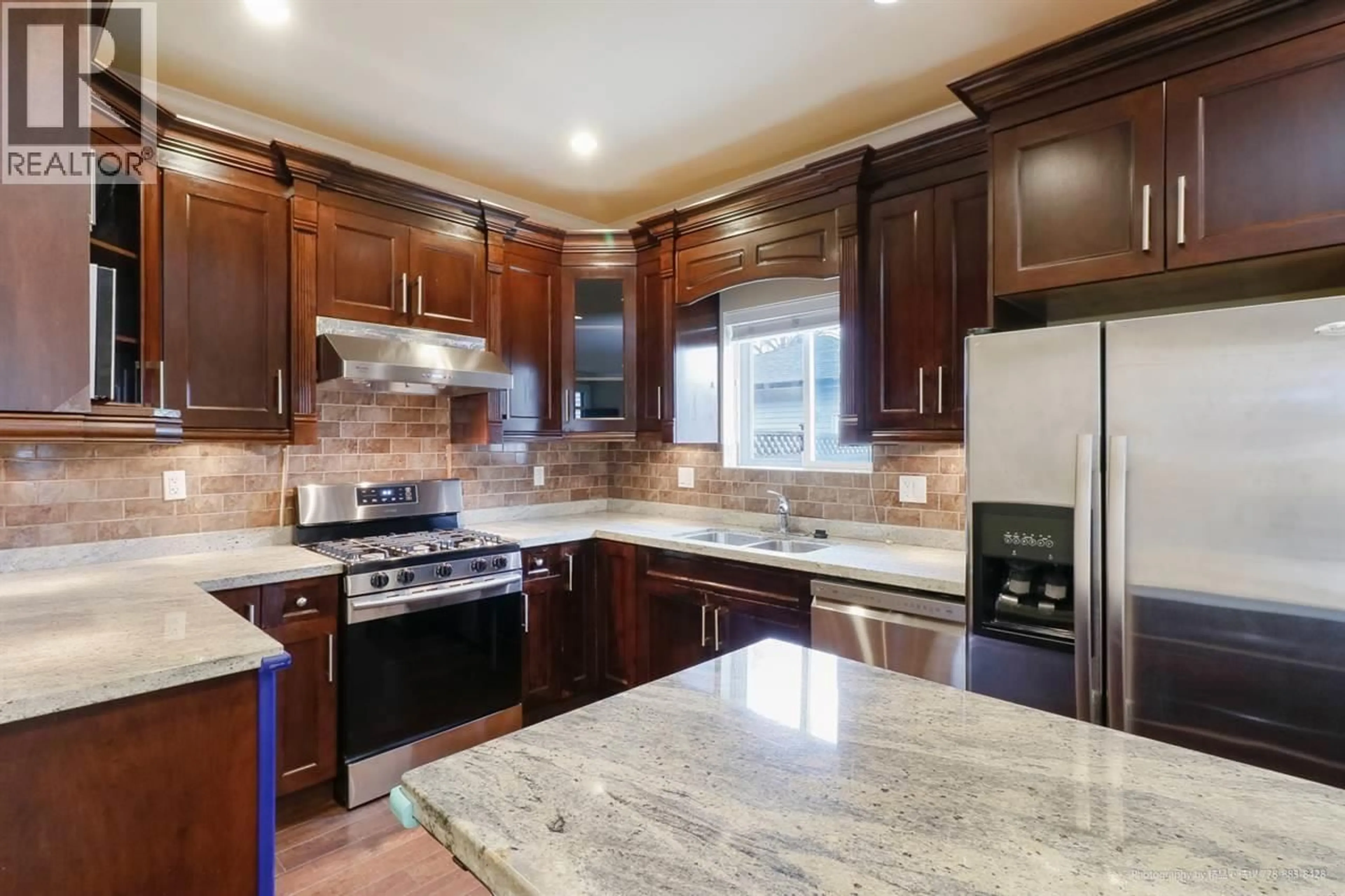 Open concept kitchen, ceramic/tile floor for 7240 STRIDE AVENUE, Burnaby British Columbia V3N1T9