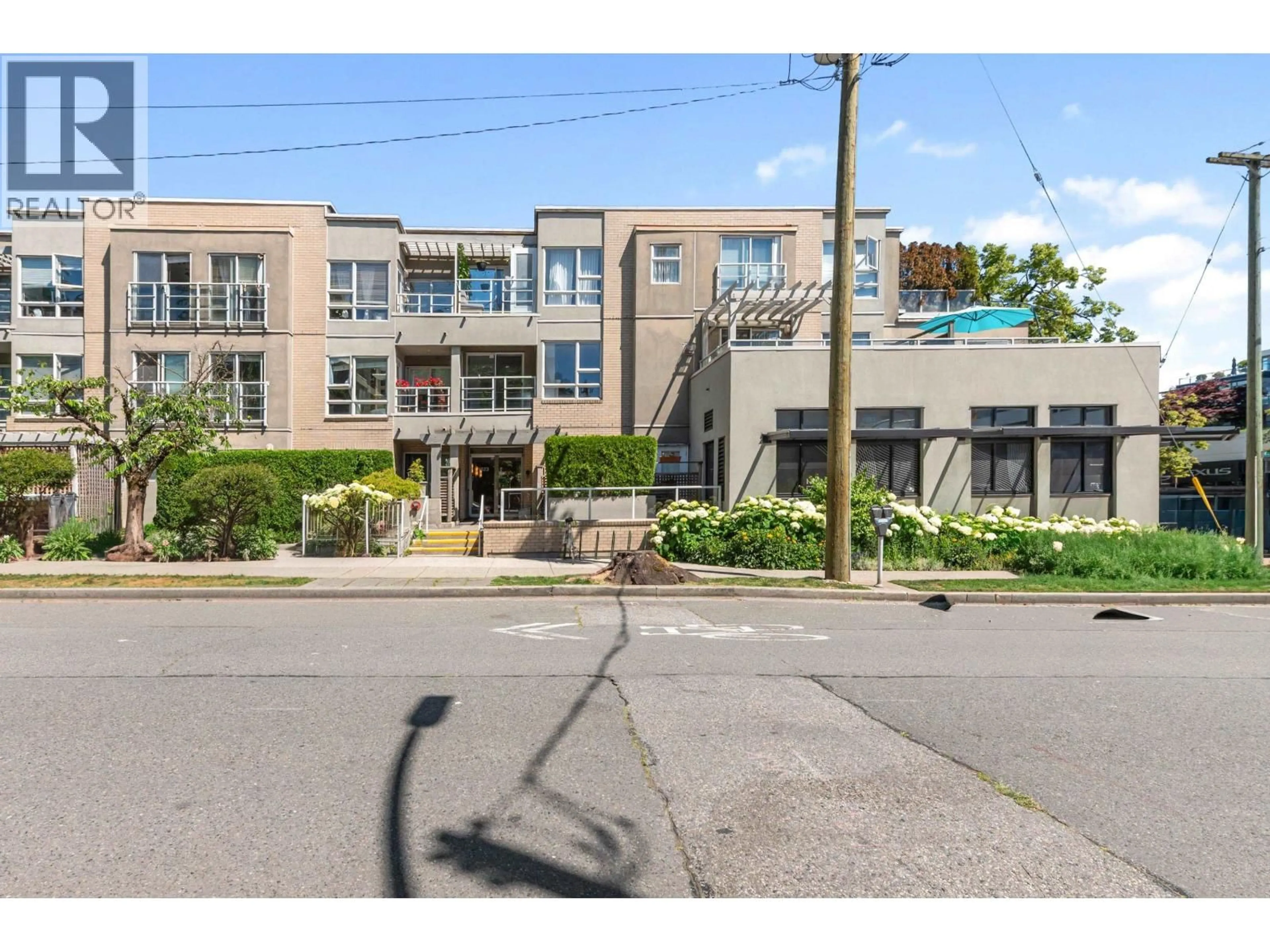A pic from outside/outdoor area/front of a property/back of a property/a pic from drone, street for 211A - 1823 7TH AVENUE, Vancouver British Columbia V6J5K5