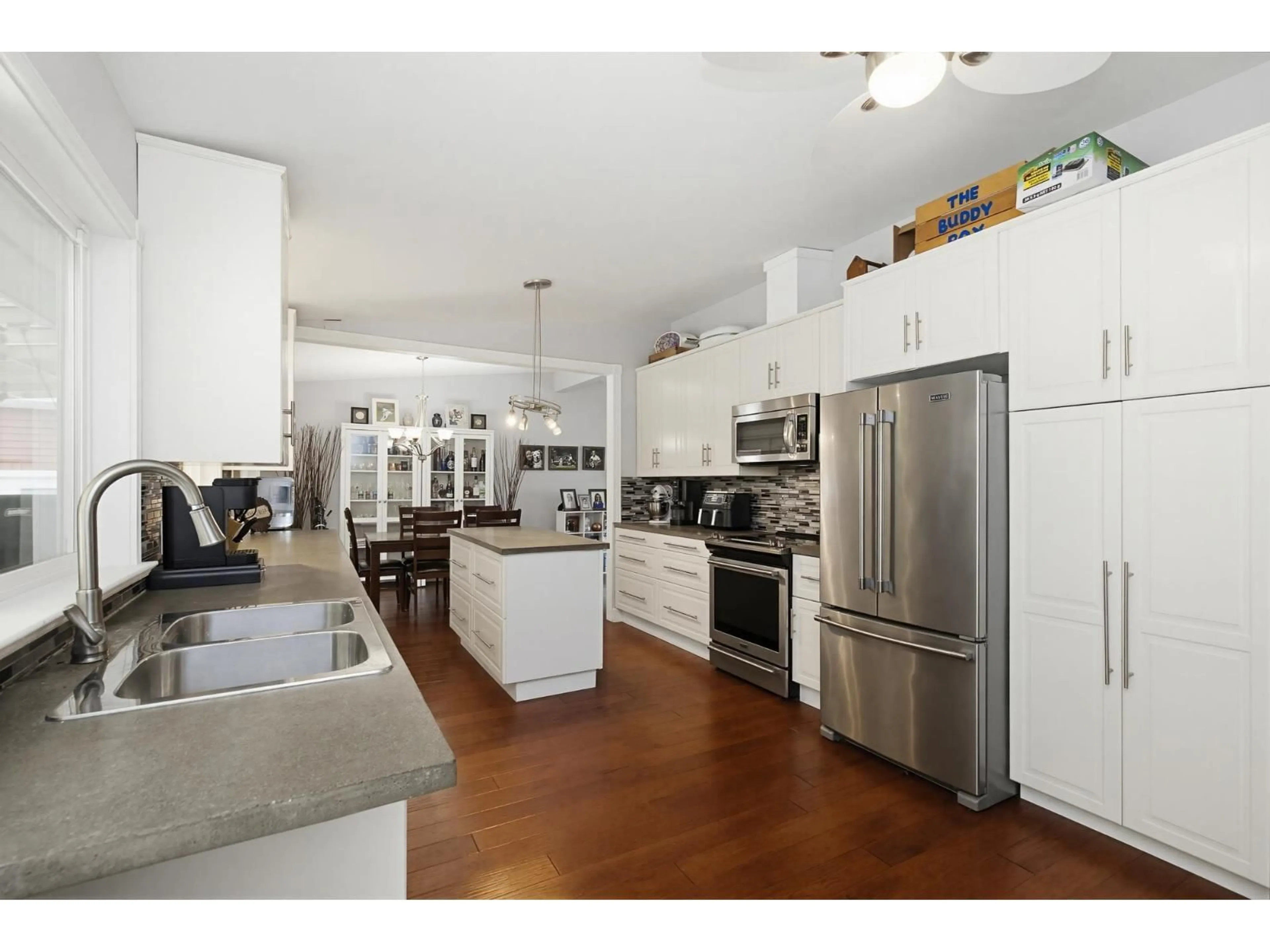 Open concept kitchen, unknown for 2662 SHEFFIELD WAY, Abbotsford British Columbia V2S4B8