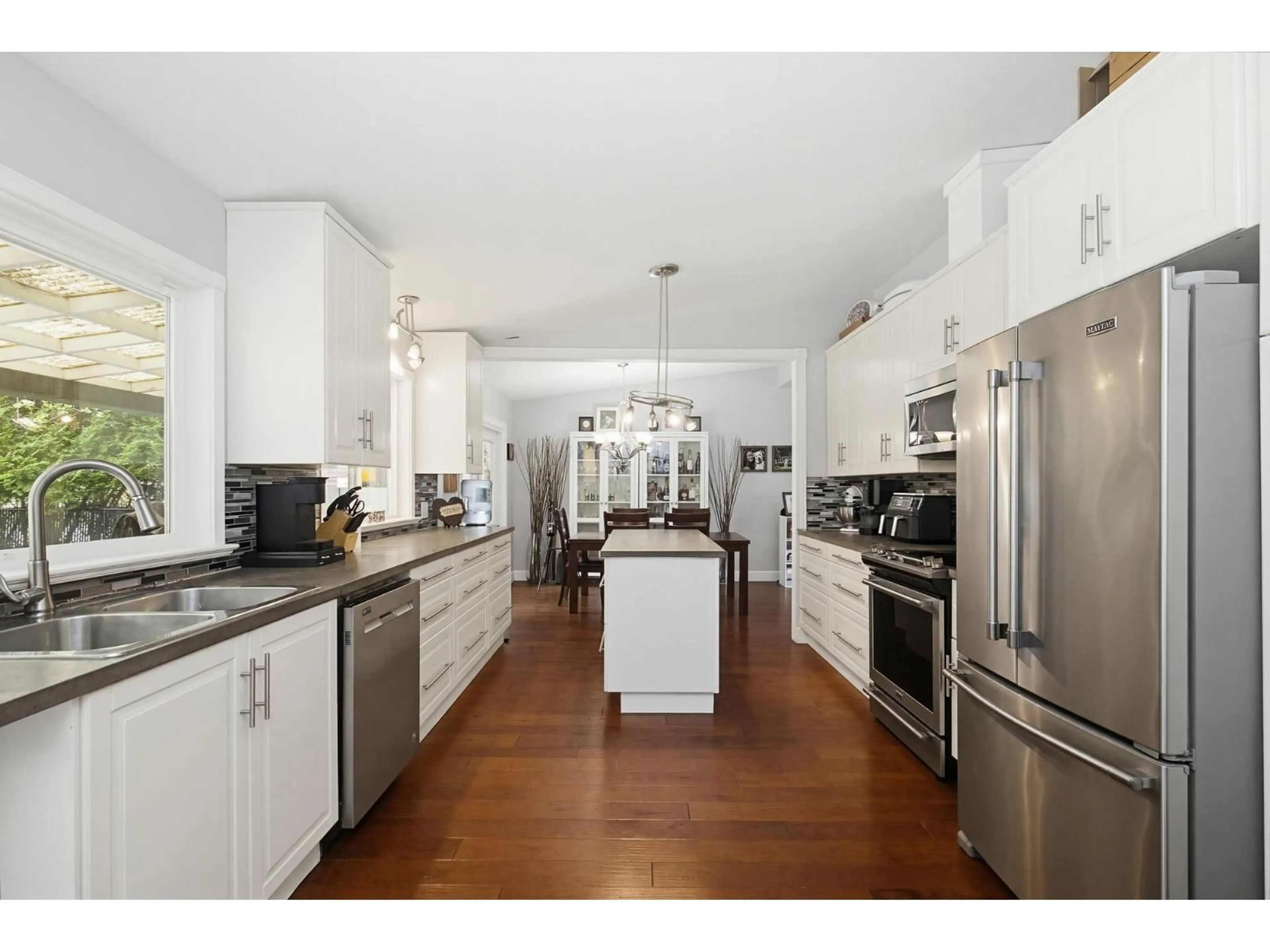 Open concept kitchen, unknown for 2662 SHEFFIELD WAY, Abbotsford British Columbia V2S4B8