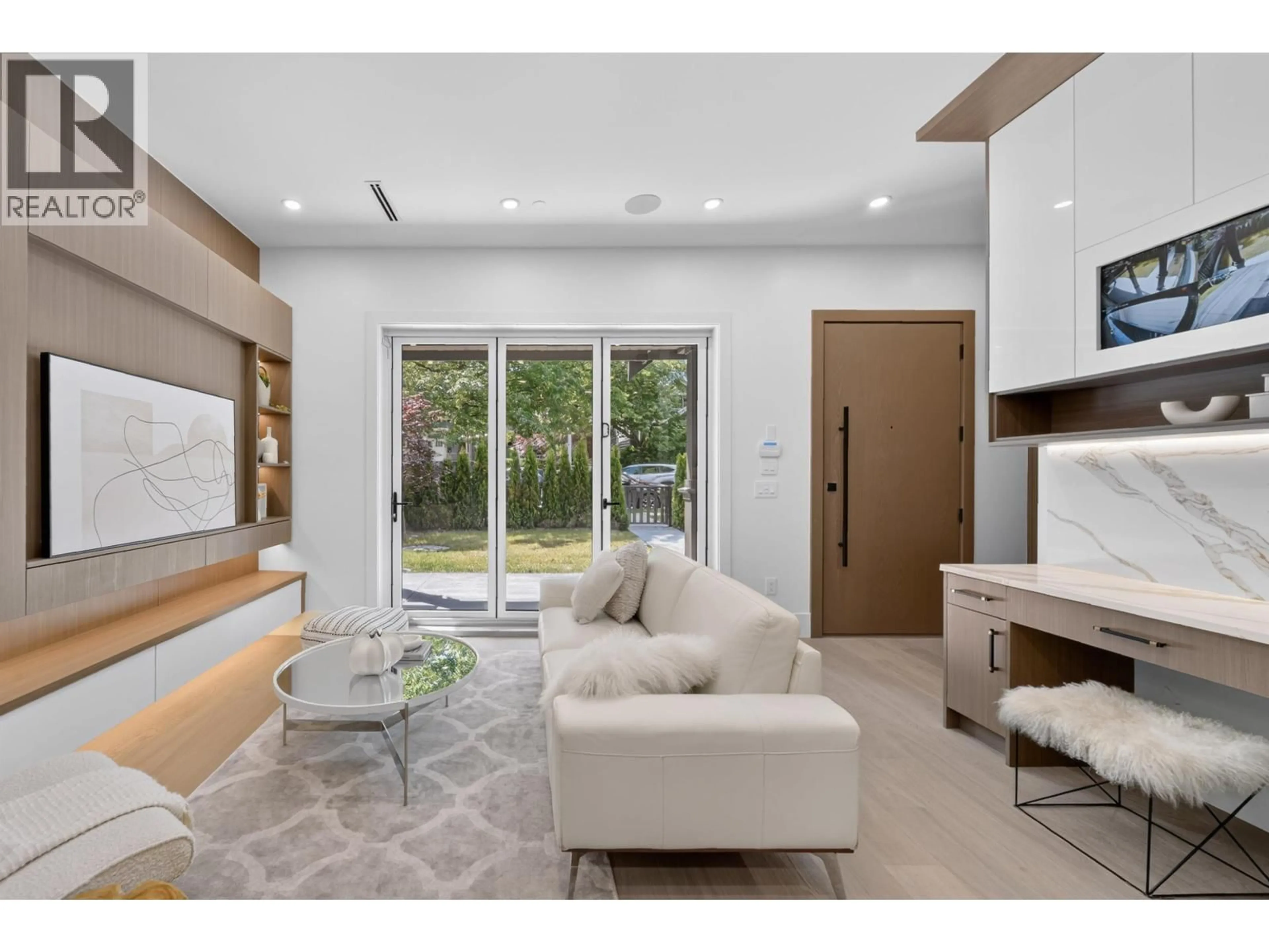 Living room with furniture, ceramic/tile floor for 1 - 847 10TH AVENUE, Vancouver British Columbia V5T2A9