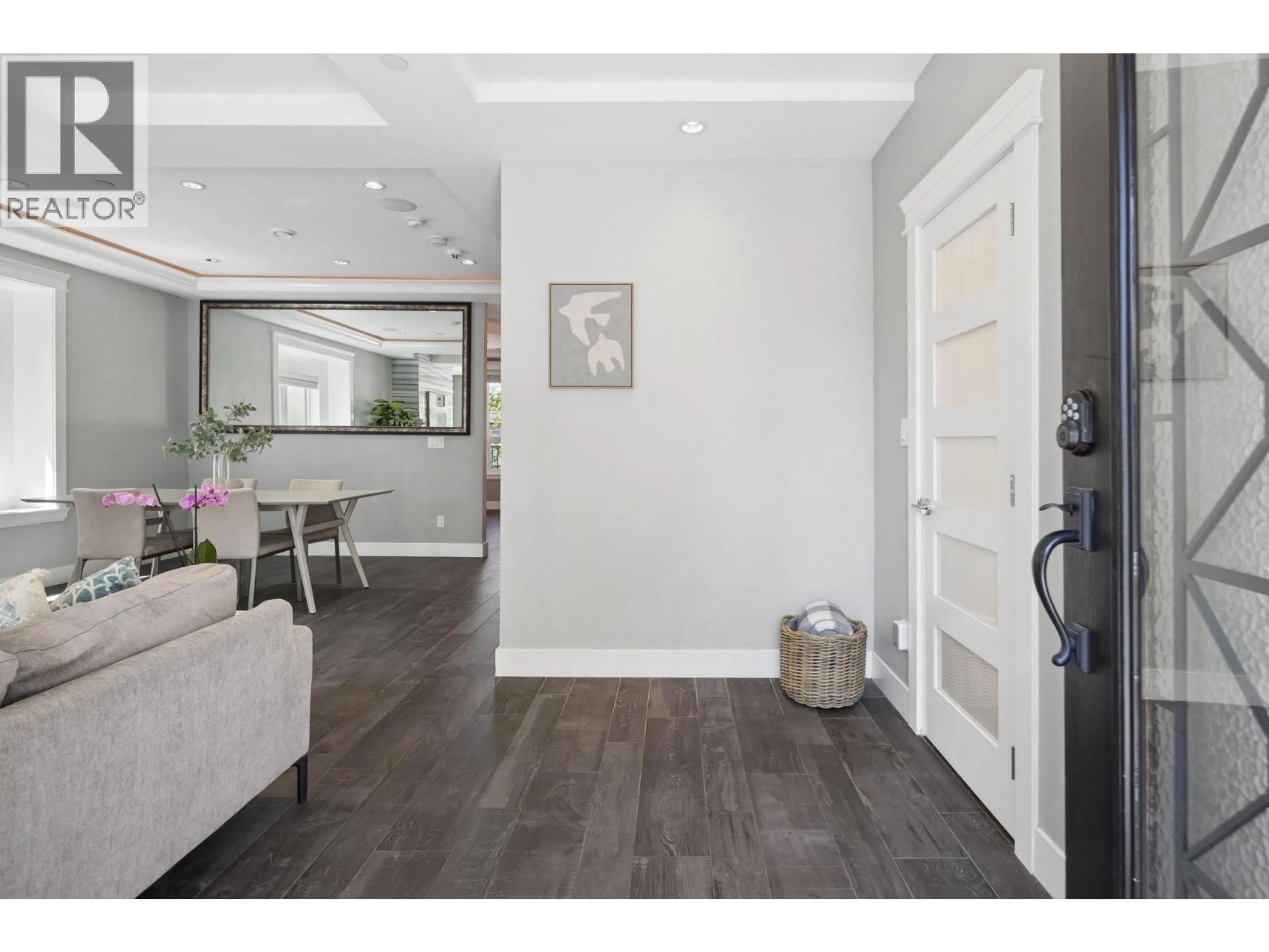 Indoor entryway for 3233 GRANT STREET, Vancouver British Columbia V5K3J1