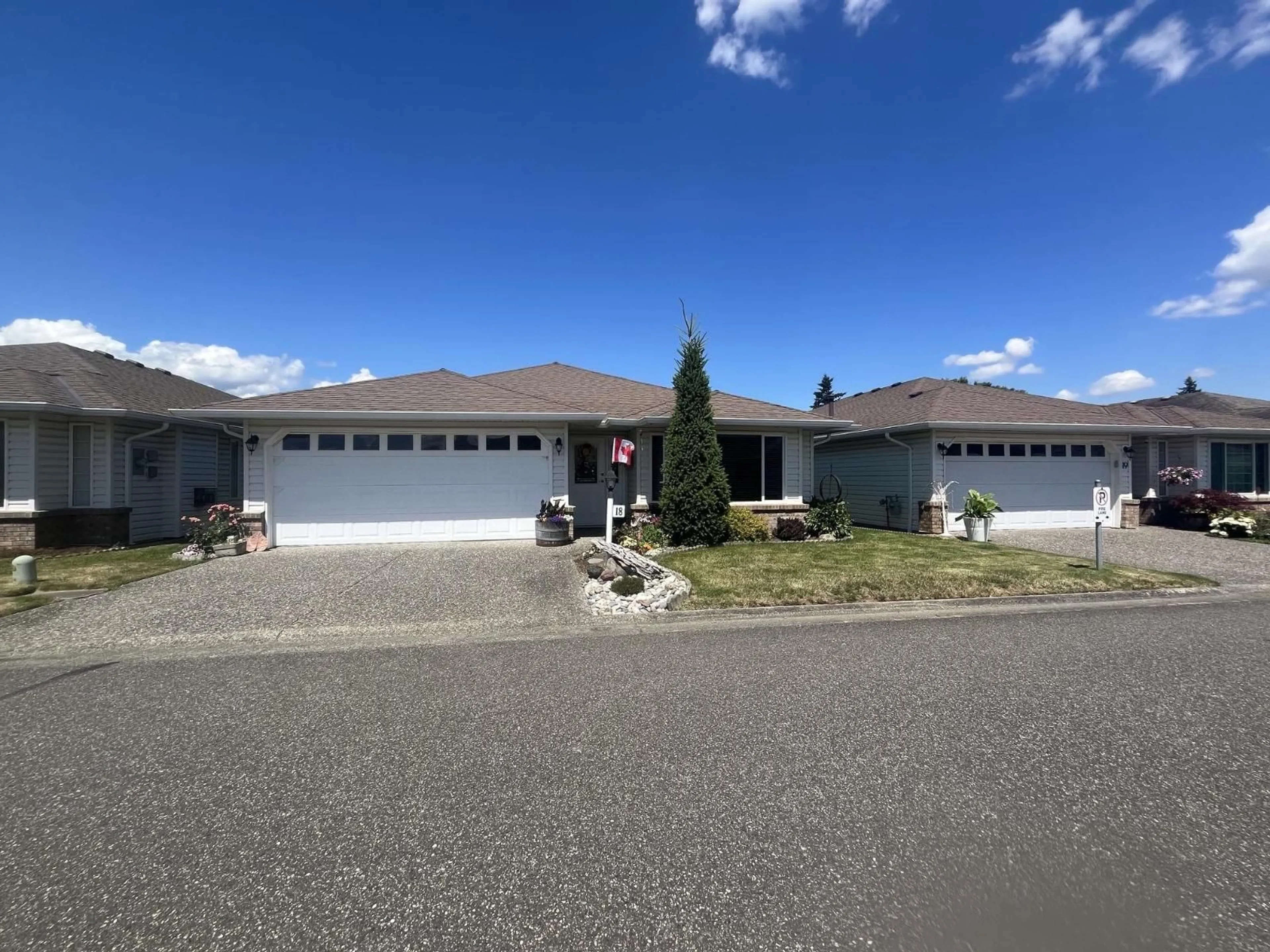 A pic from outside/outdoor area/front of a property/back of a property/a pic from drone, street for 18 - 46485 AIRPORT ROAD, Chilliwack British Columbia V2P7Y1