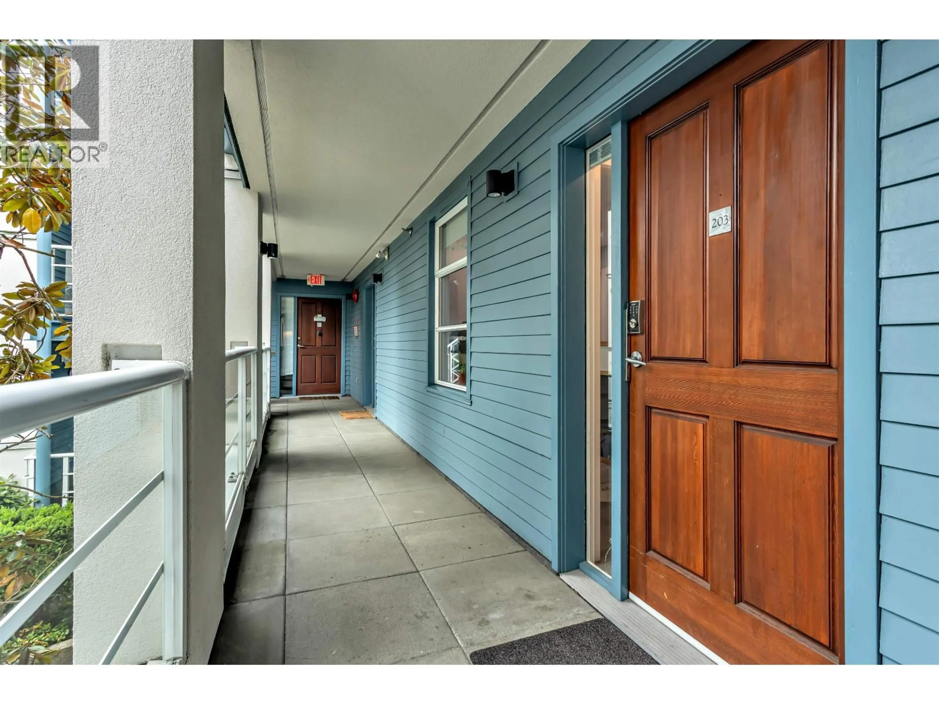 Indoor entryway for 203 - 2555 4TH AVENUE, Vancouver British Columbia V6K1P5