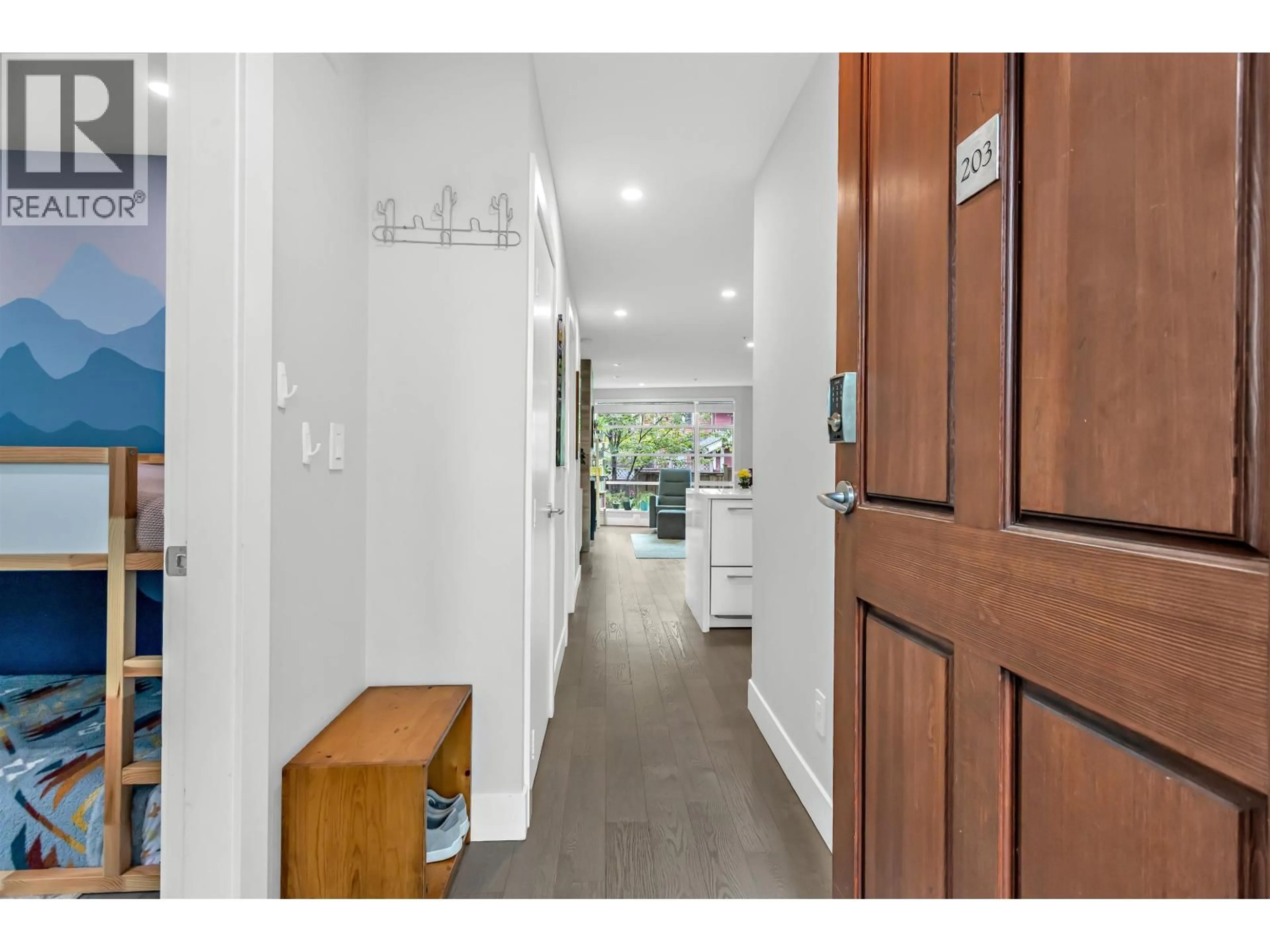Indoor entryway for 203 - 2555 4TH AVENUE, Vancouver British Columbia V6K1P5