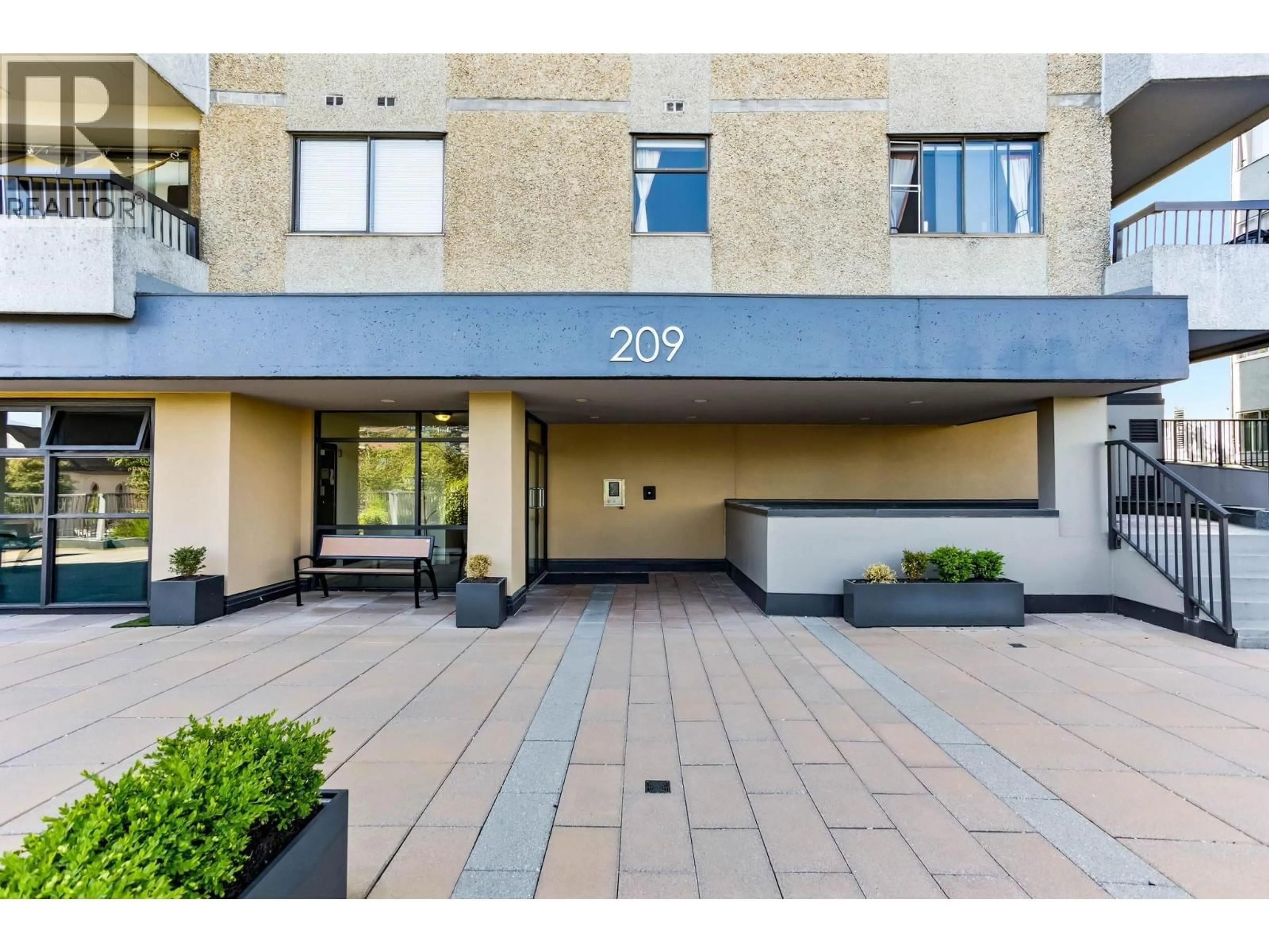 Indoor foyer for 202 - 209 CARNARVON STREET, New Westminster British Columbia V3L1B7