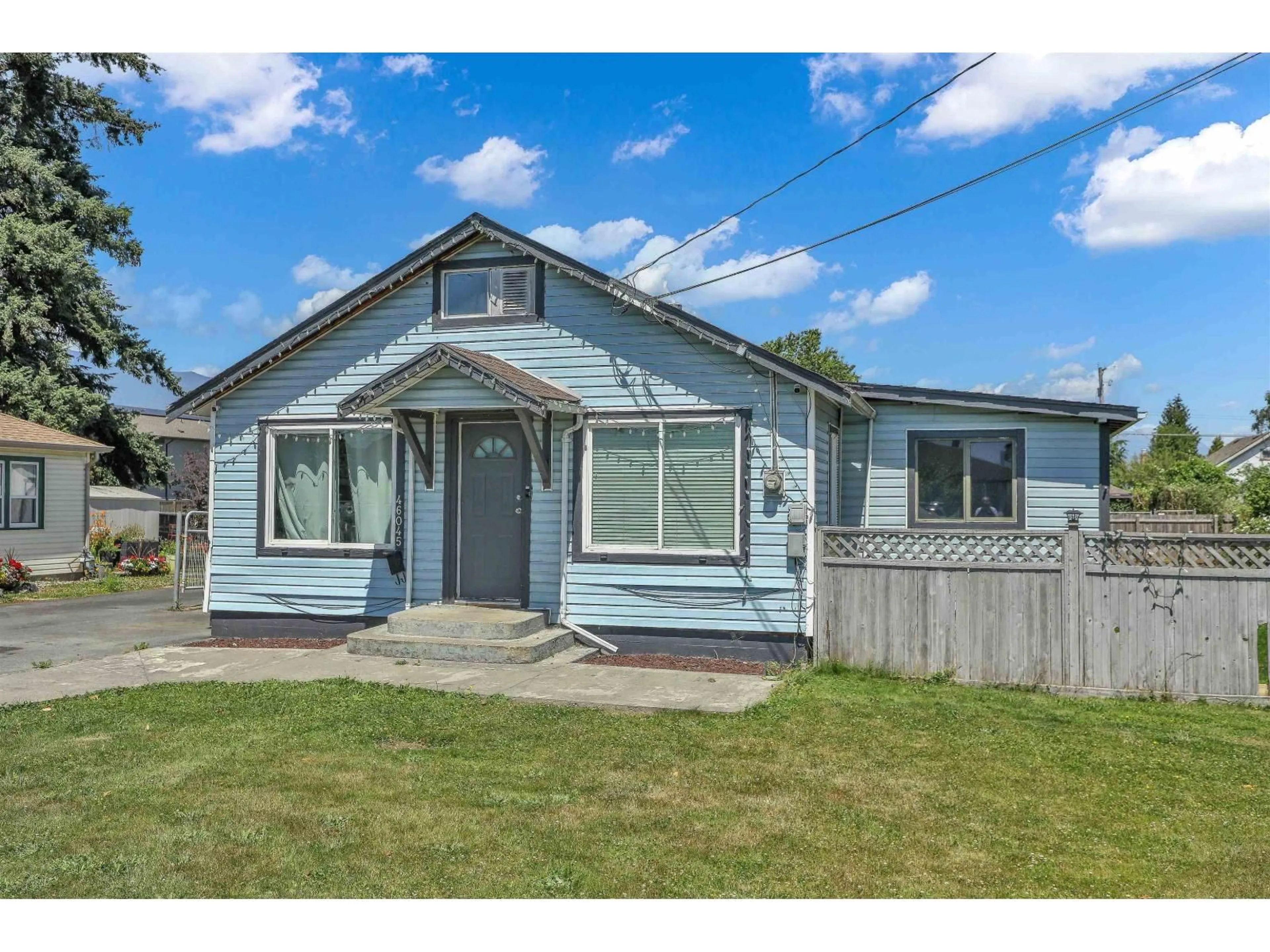 Home with vinyl exterior material, street for 46045 FIFTH AVENUE, Chilliwack British Columbia V2P1M6