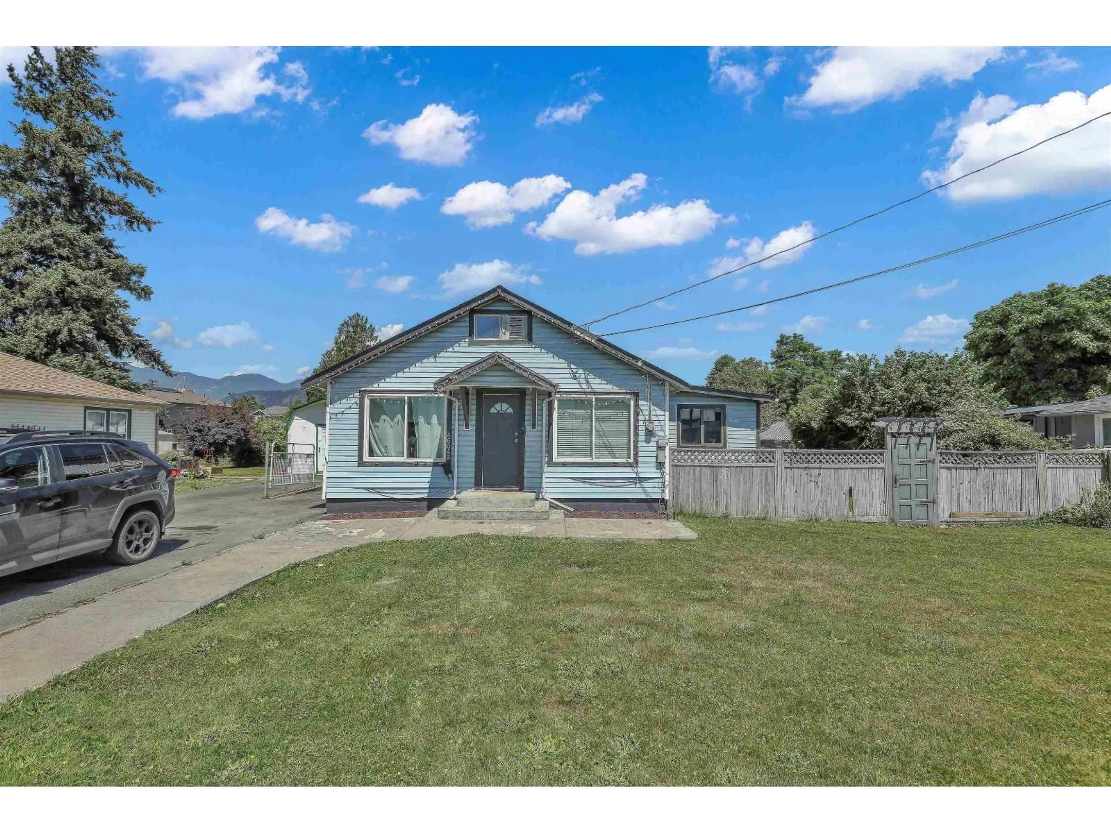 A pic from outside/outdoor area/front of a property/back of a property/a pic from drone, street for 46045 FIFTH AVENUE, Chilliwack British Columbia V2P1M6