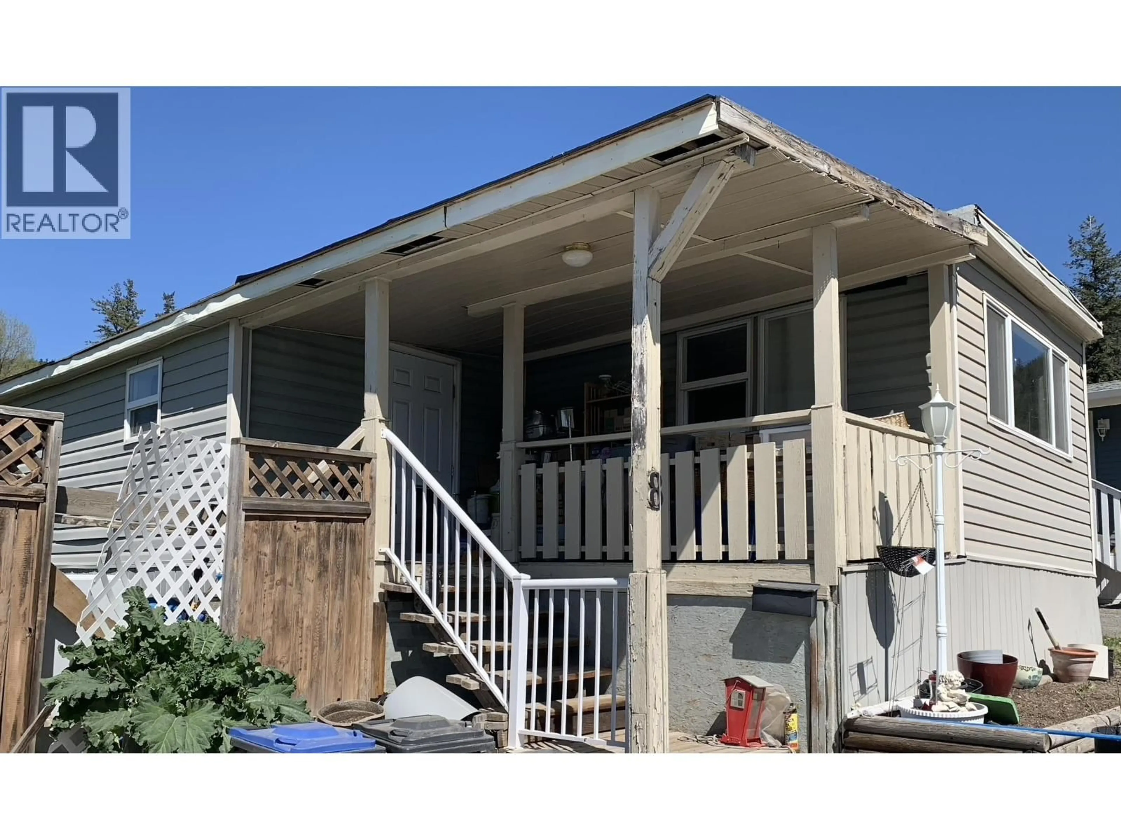 Home with vinyl exterior material, street for 8 - 302 BROADWAY AVENUE, Williams Lake British Columbia V2G2Y7