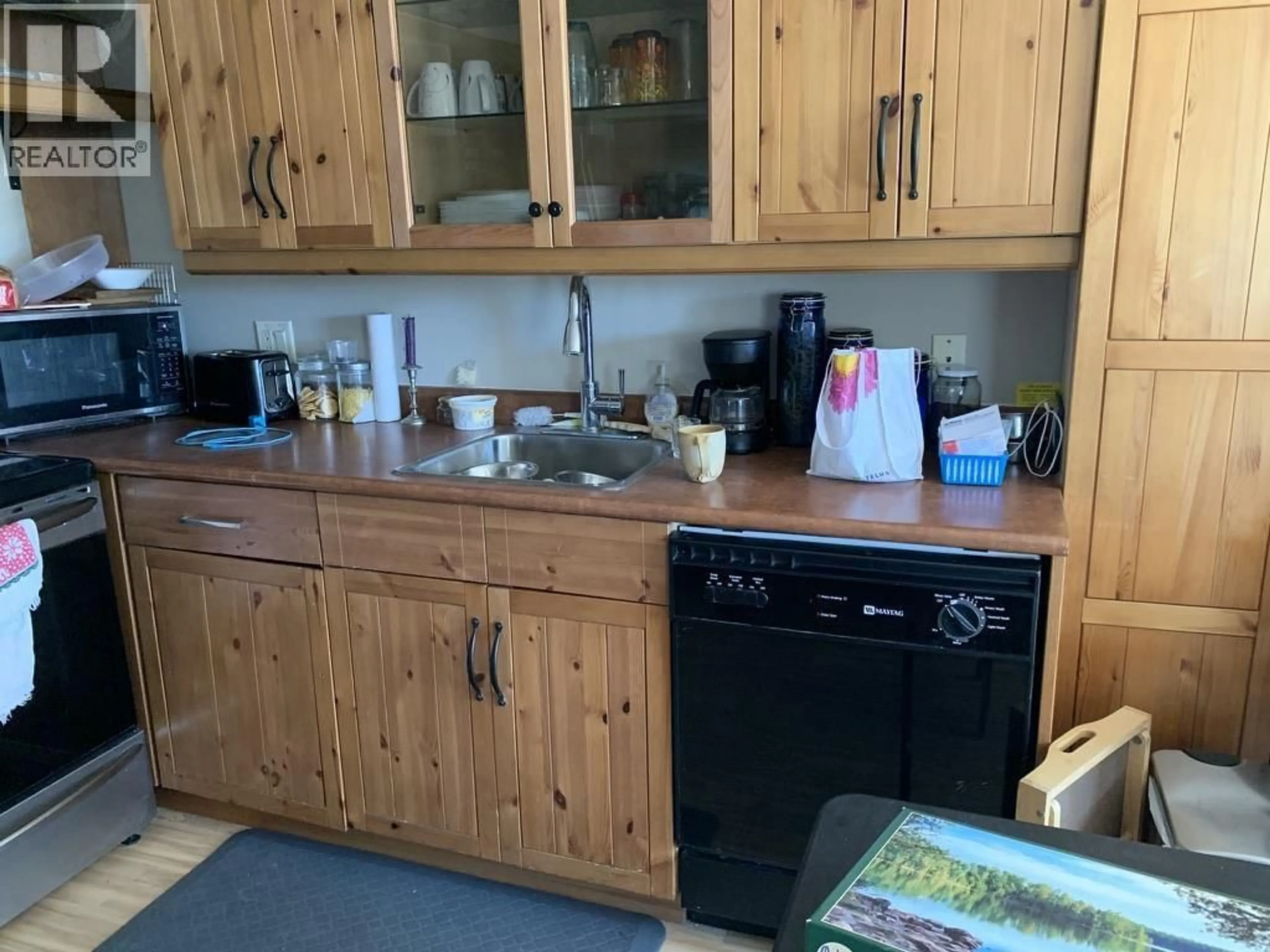 Standard kitchen, wood/laminate floor for 8 - 302 BROADWAY AVENUE, Williams Lake British Columbia V2G2Y7