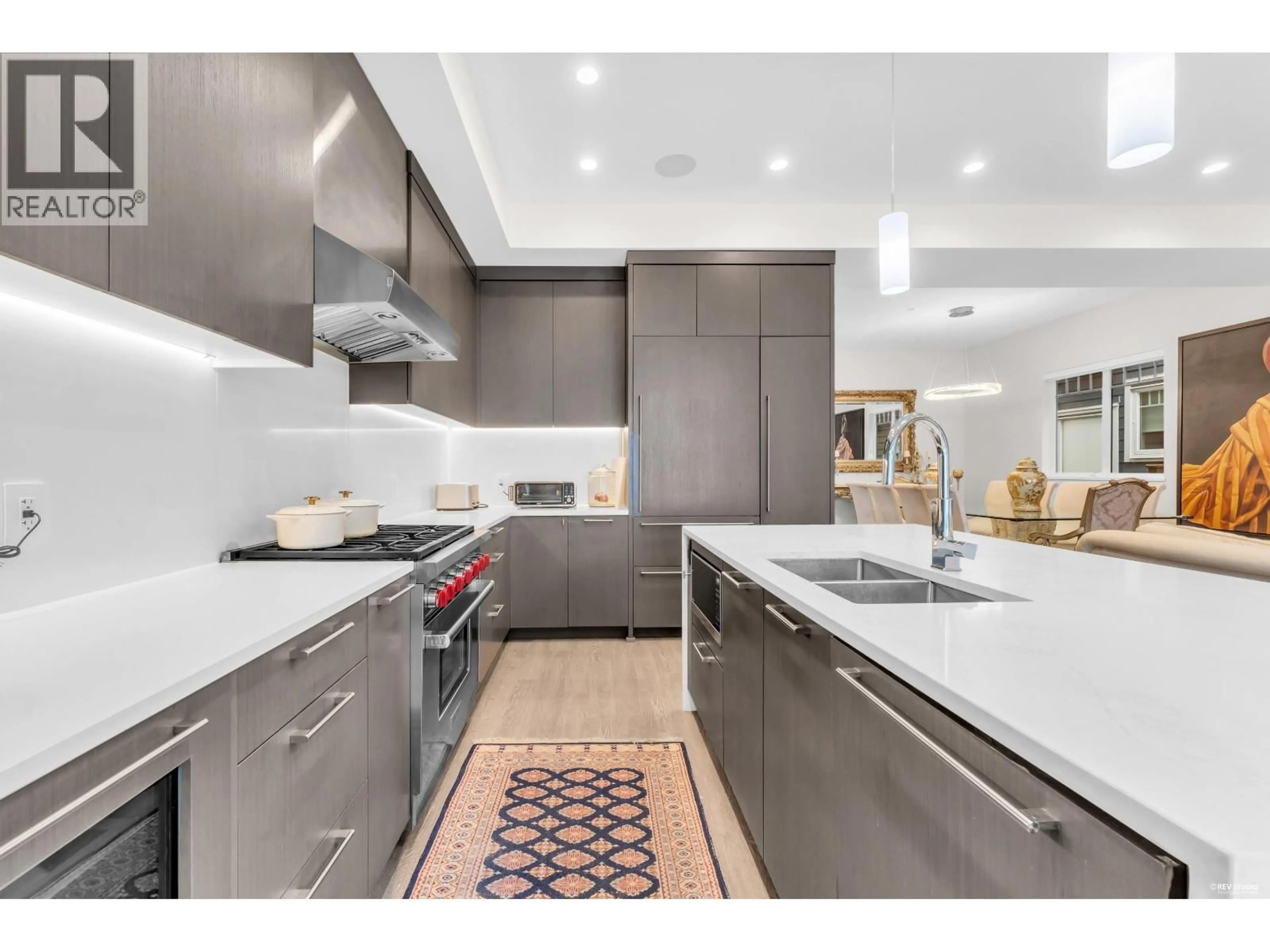 Contemporary kitchen, ceramic/tile floor for 4717 HEMLOCK WAY, Tsawwassen British Columbia V4M4G2