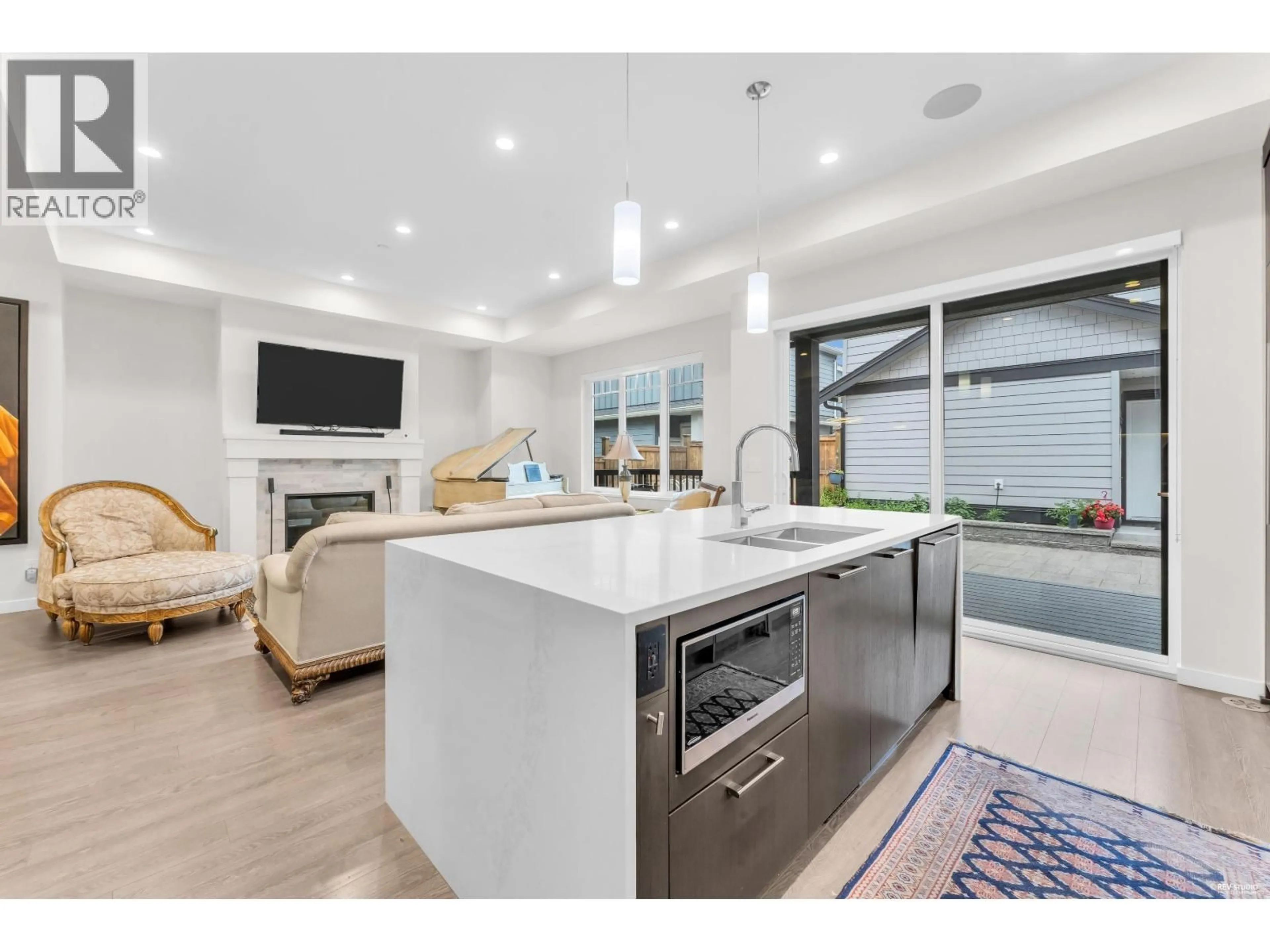 Open concept kitchen, ceramic/tile floor for 4717 HEMLOCK WAY, Tsawwassen British Columbia V4M4G2